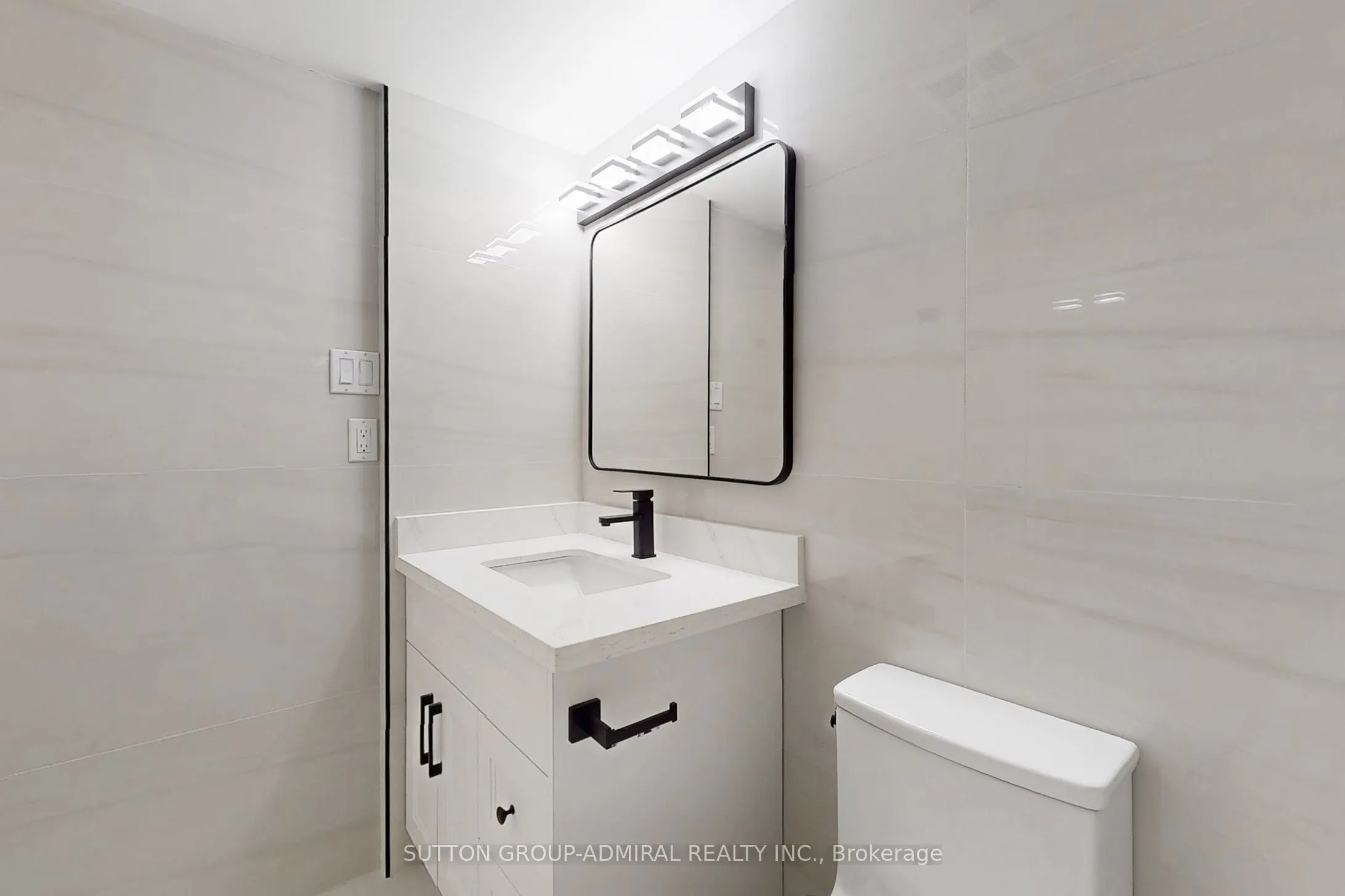 7601 Bathurst Street, #901