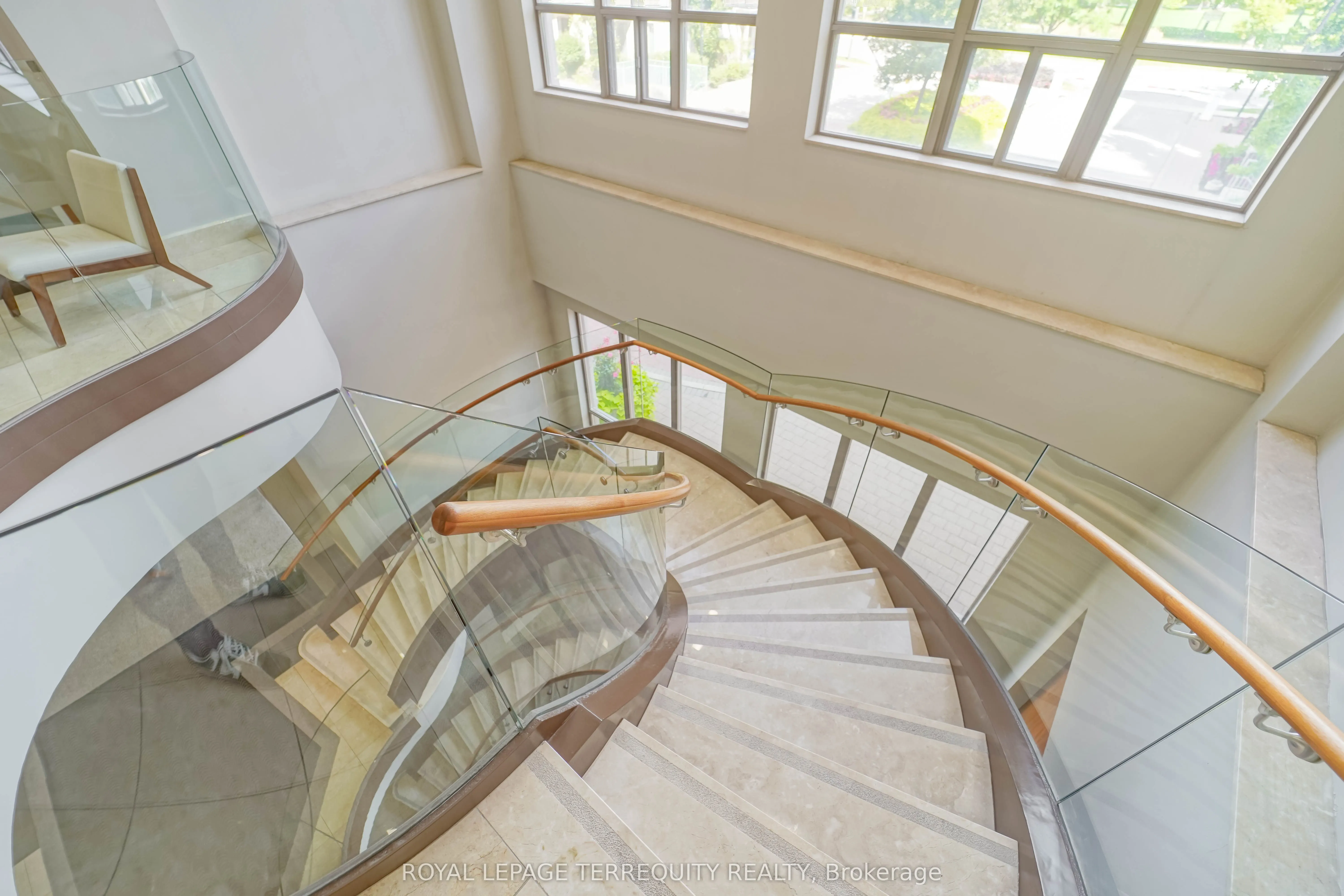 39 Galleria Parkway, #1011