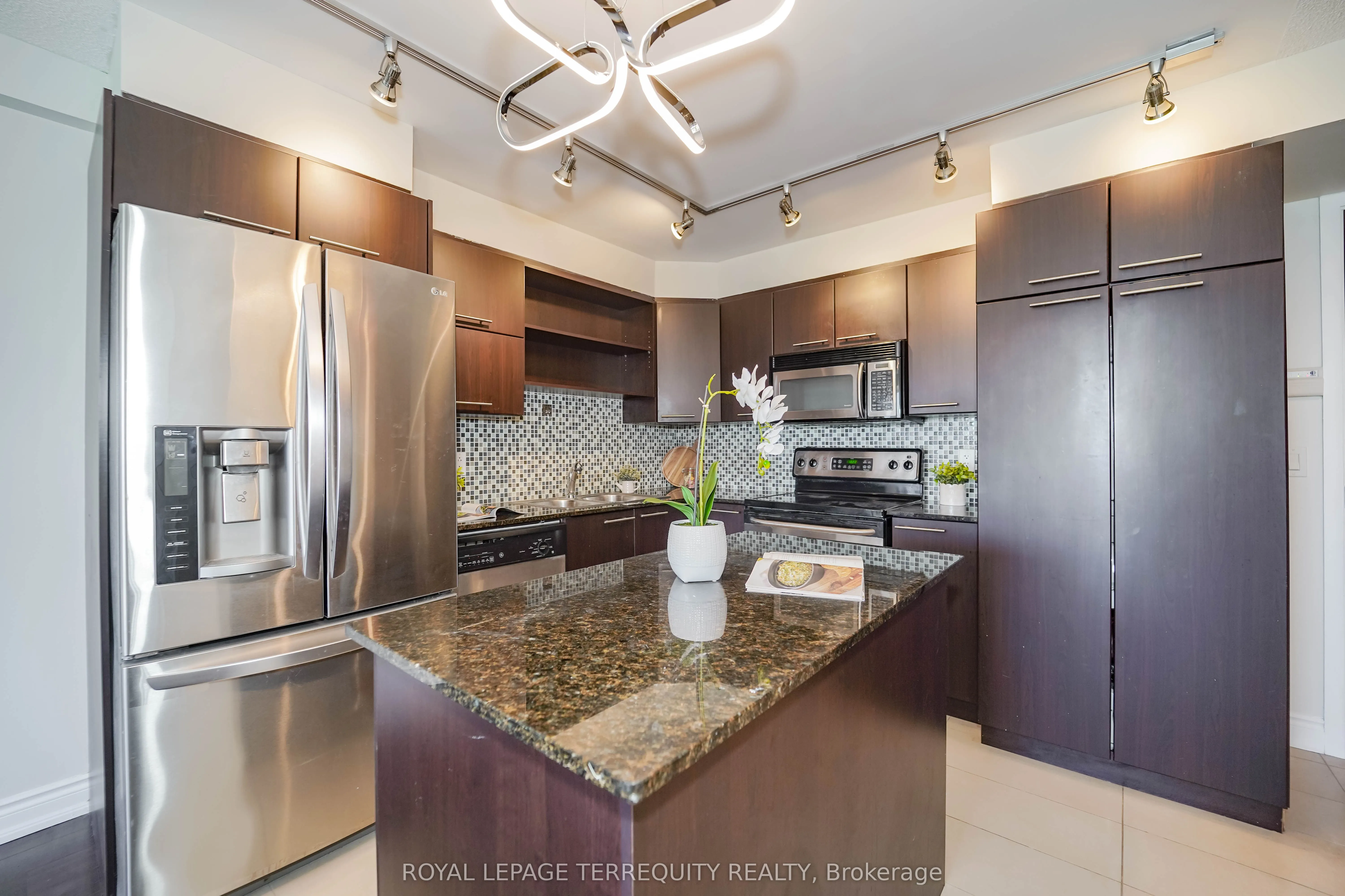 39 Galleria Parkway, #1011