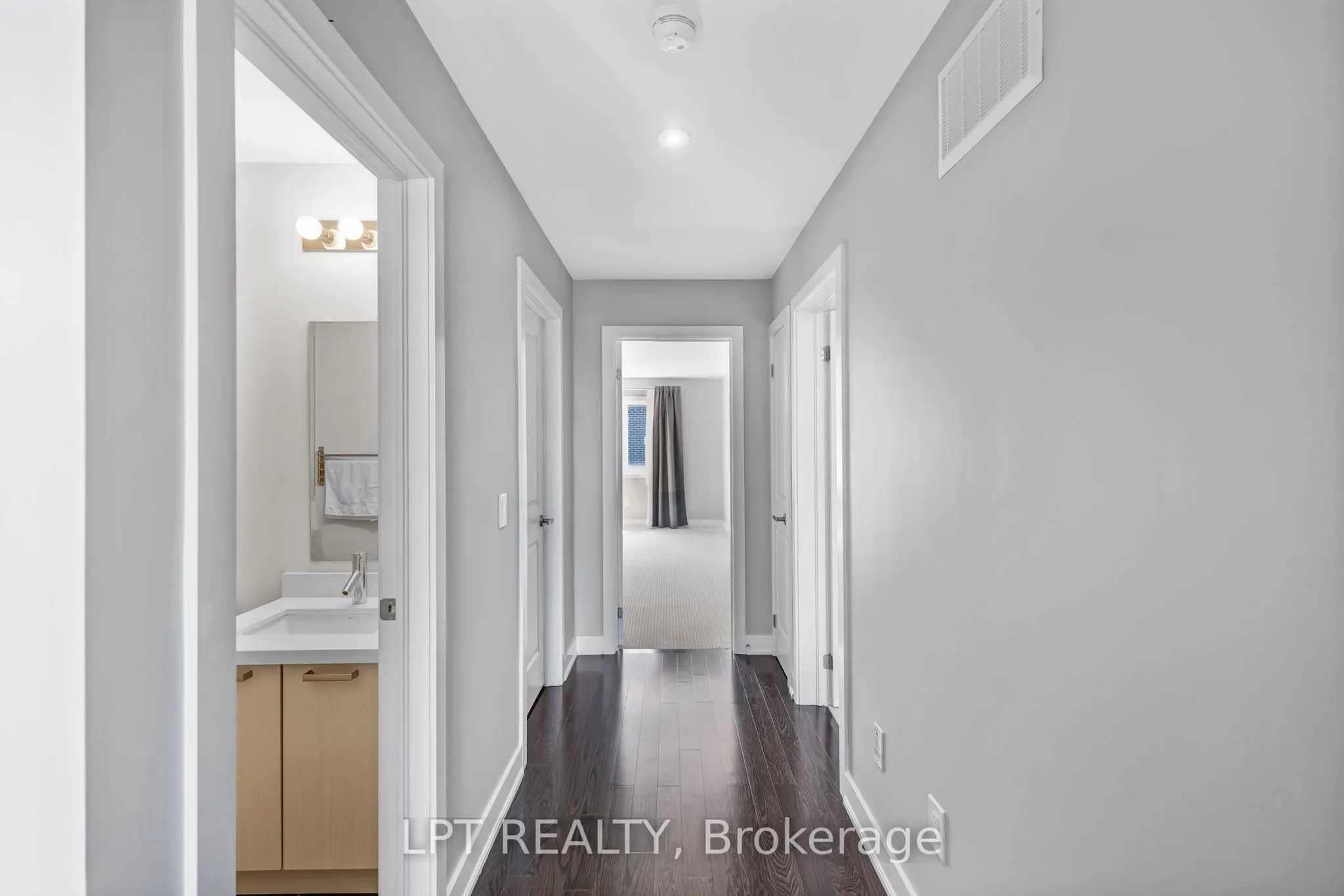 21 Helliwell Crescent