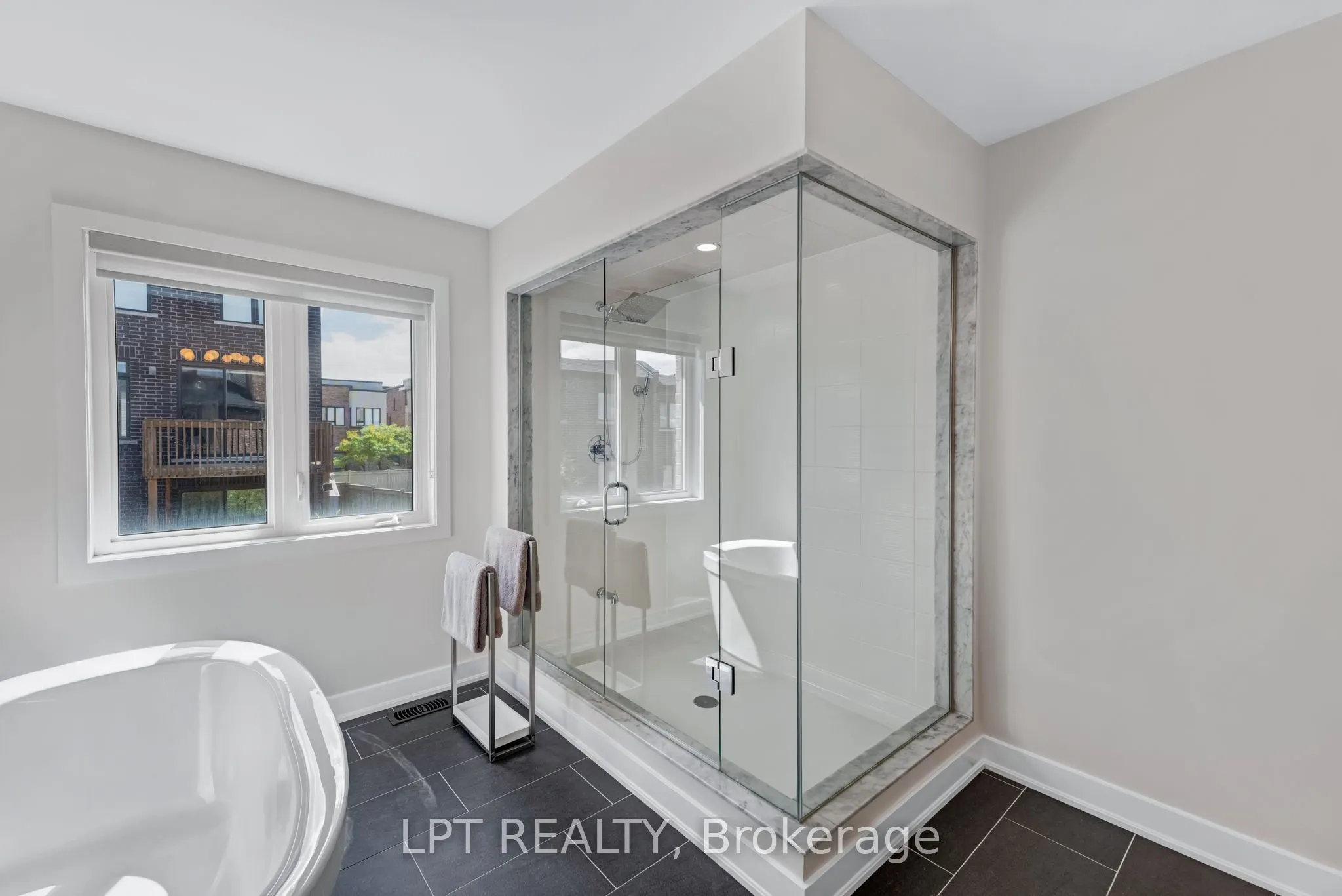 21 Helliwell Crescent