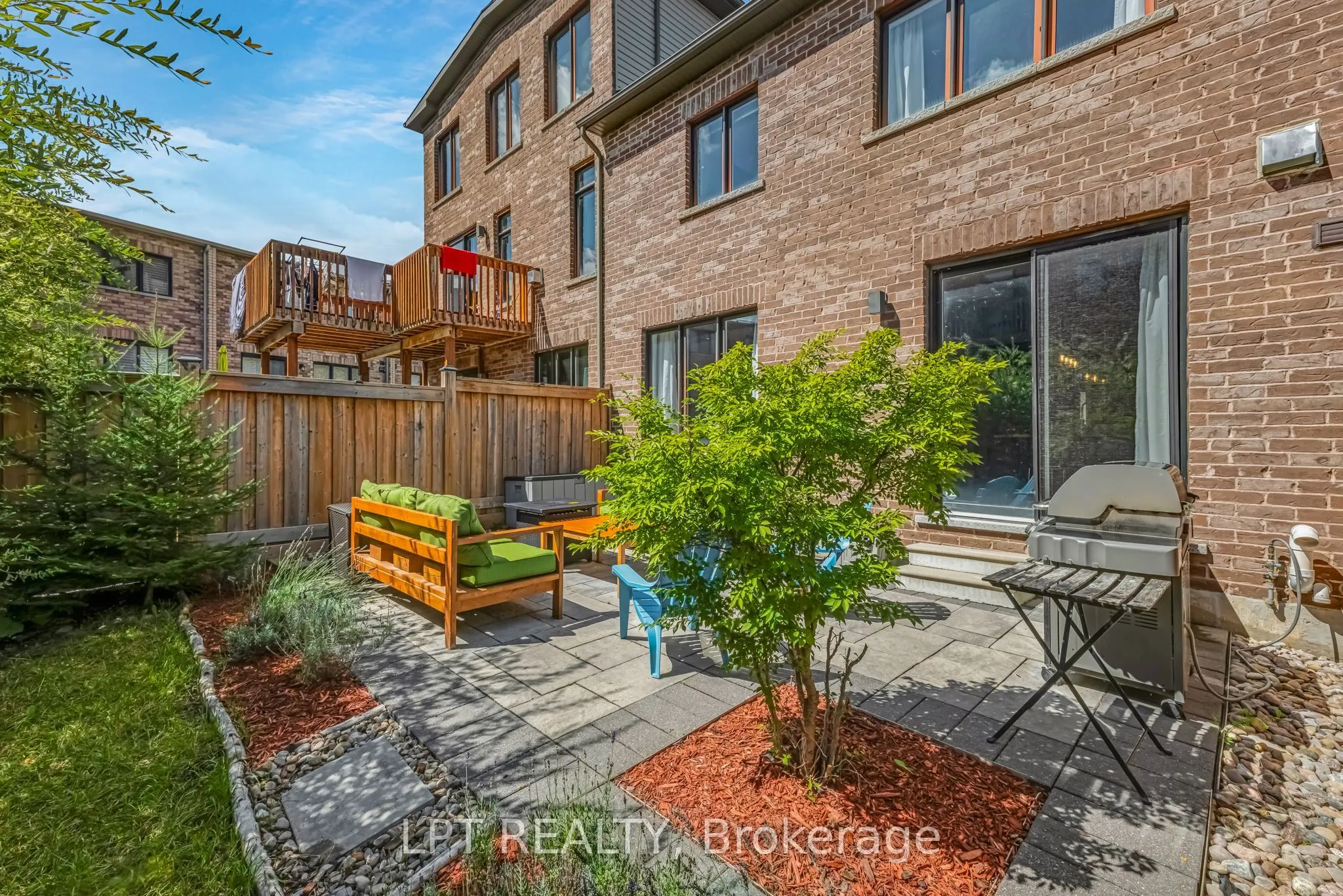 21 Helliwell Crescent