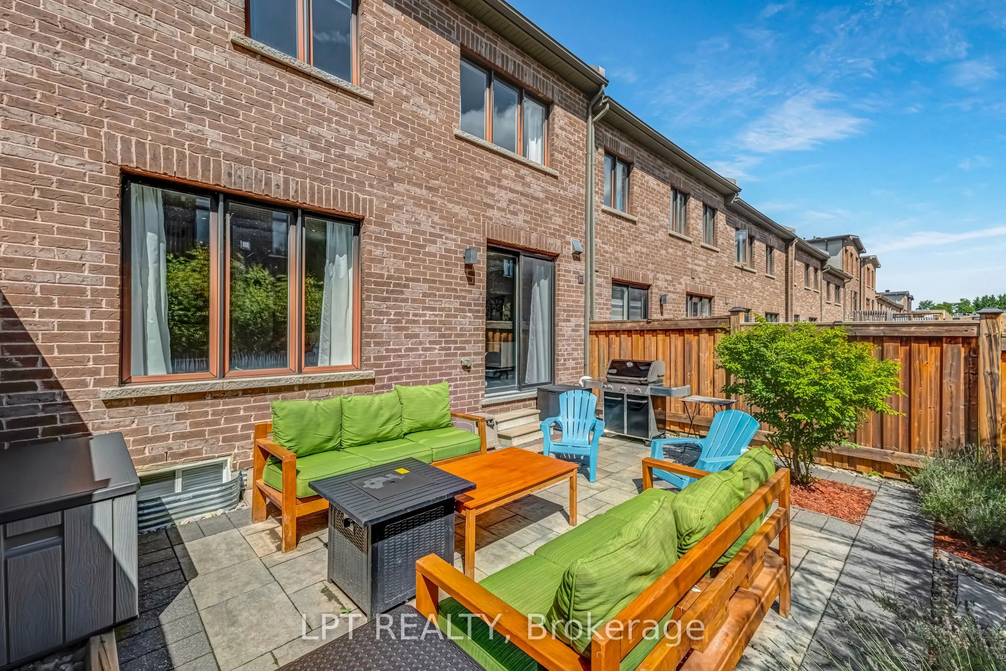 21 Helliwell Crescent