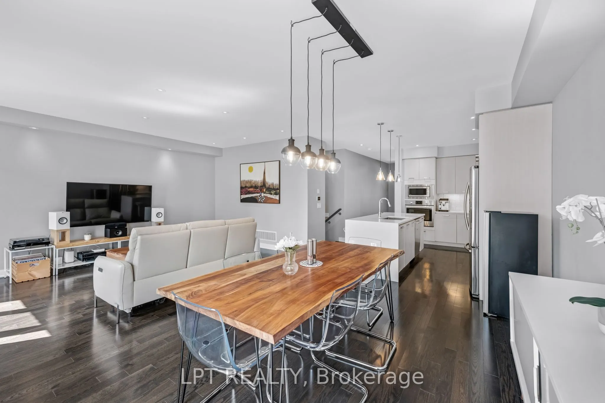 21 Helliwell Crescent