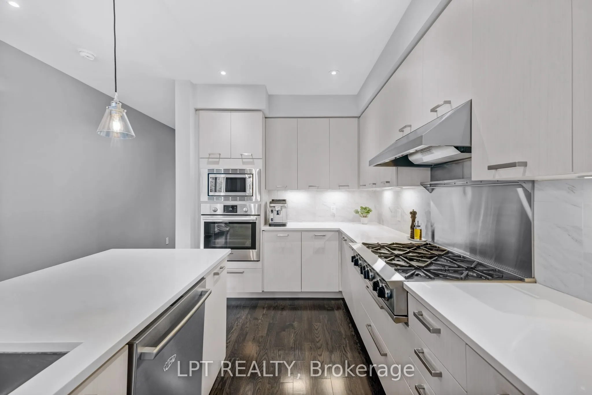 21 Helliwell Crescent