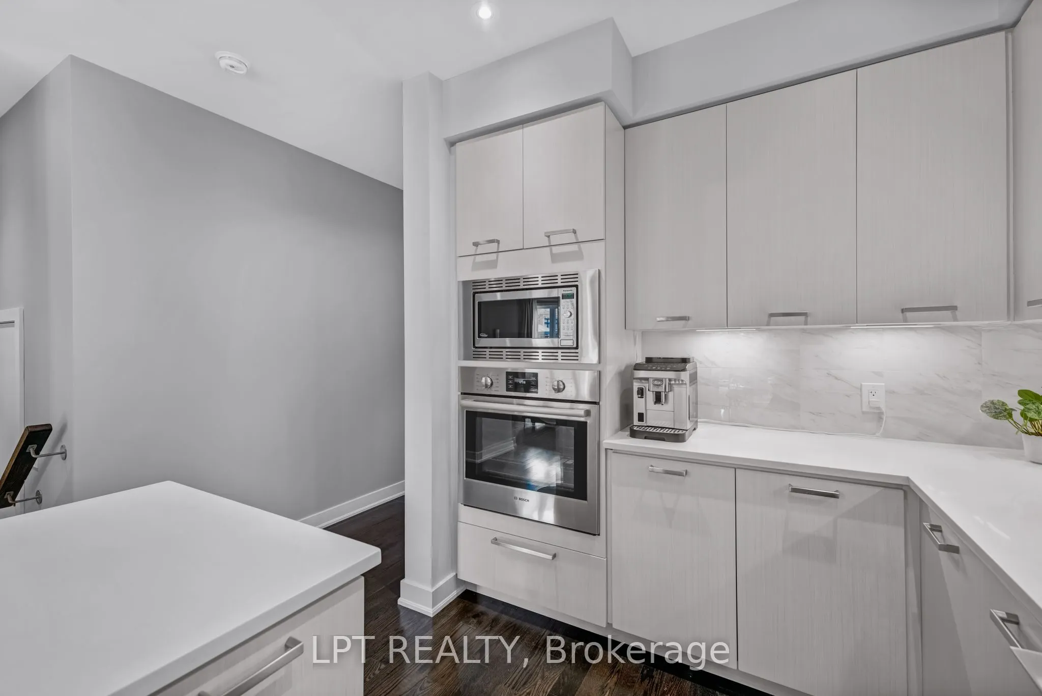 21 Helliwell Crescent