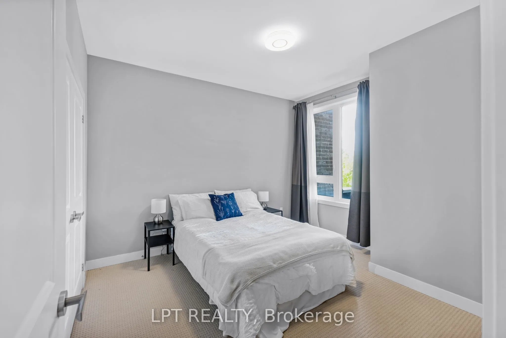 21 Helliwell Crescent