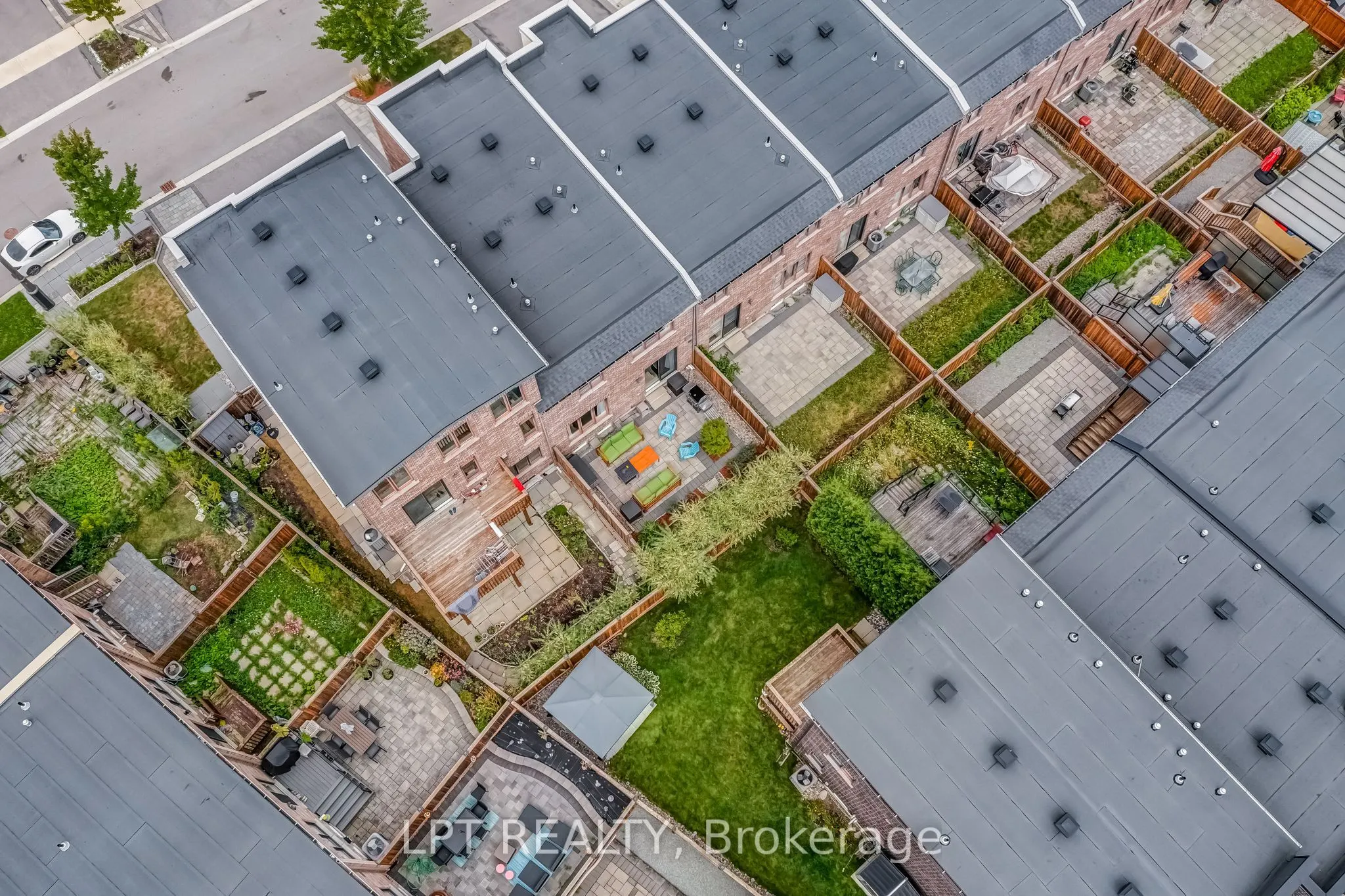 21 Helliwell Crescent