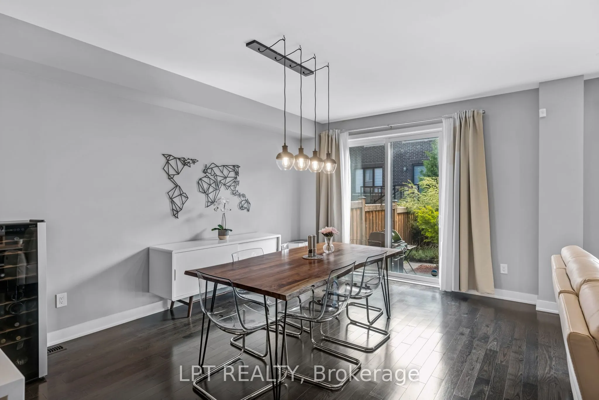 21 Helliwell Crescent