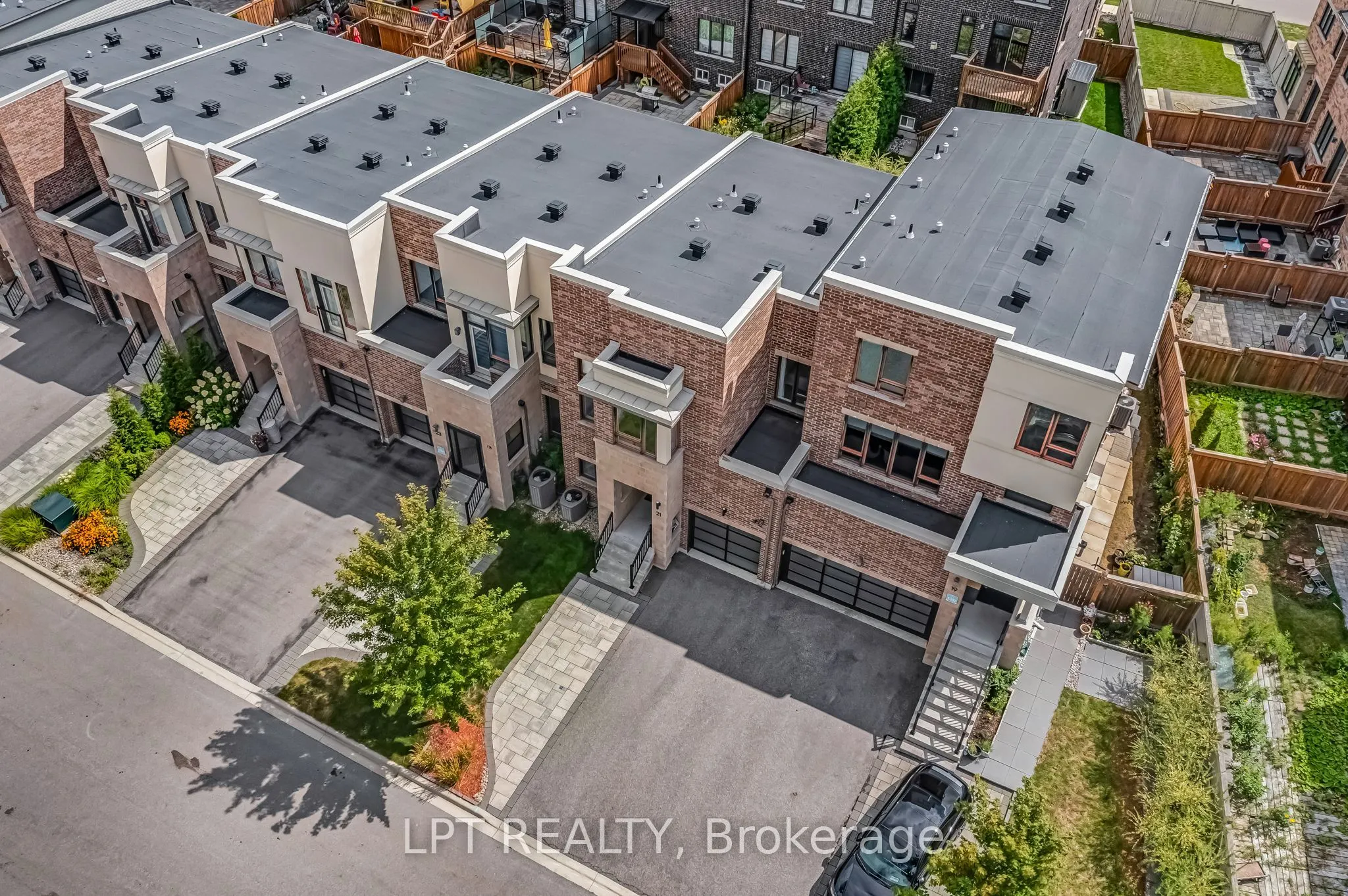 21 Helliwell Crescent