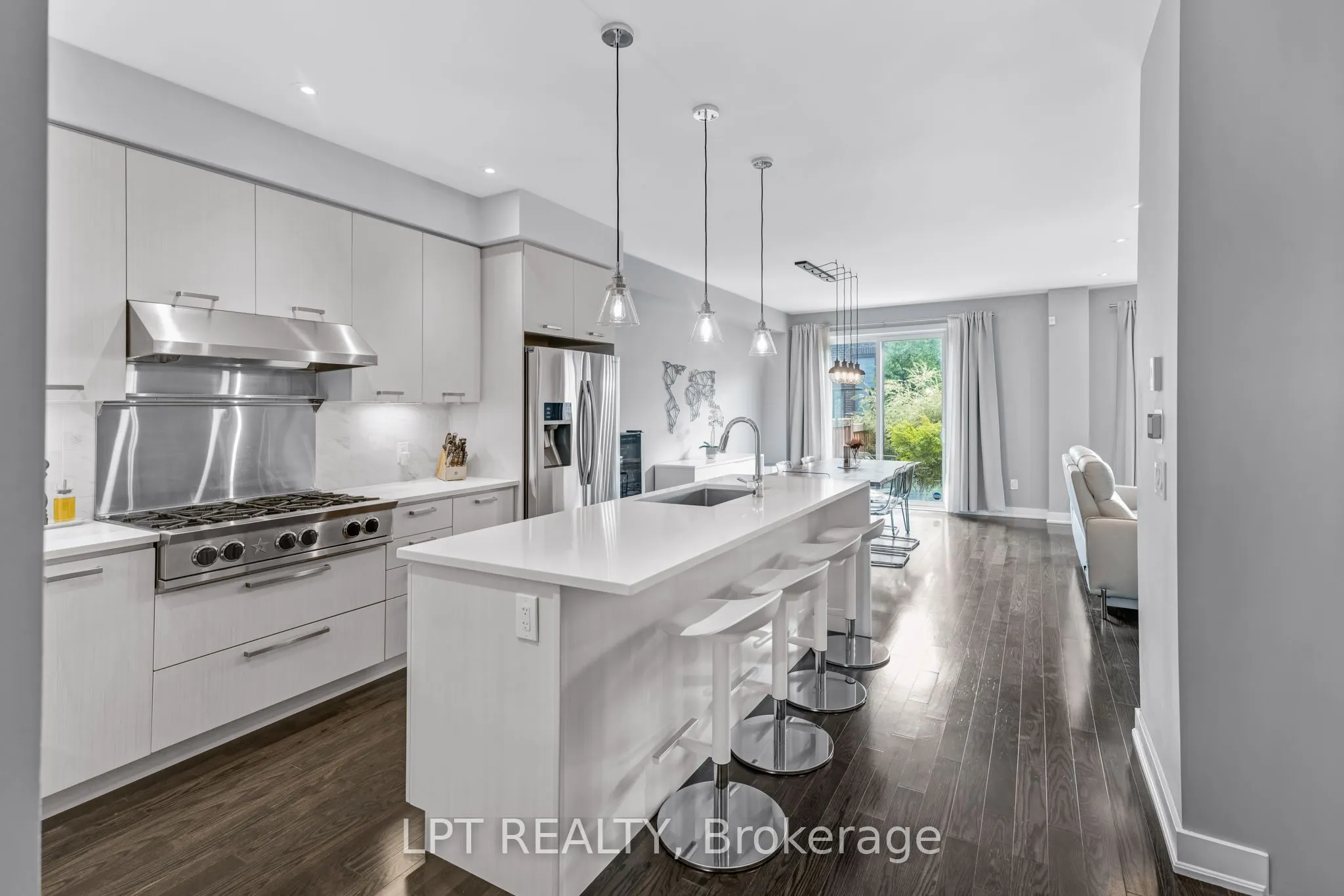 21 Helliwell Crescent