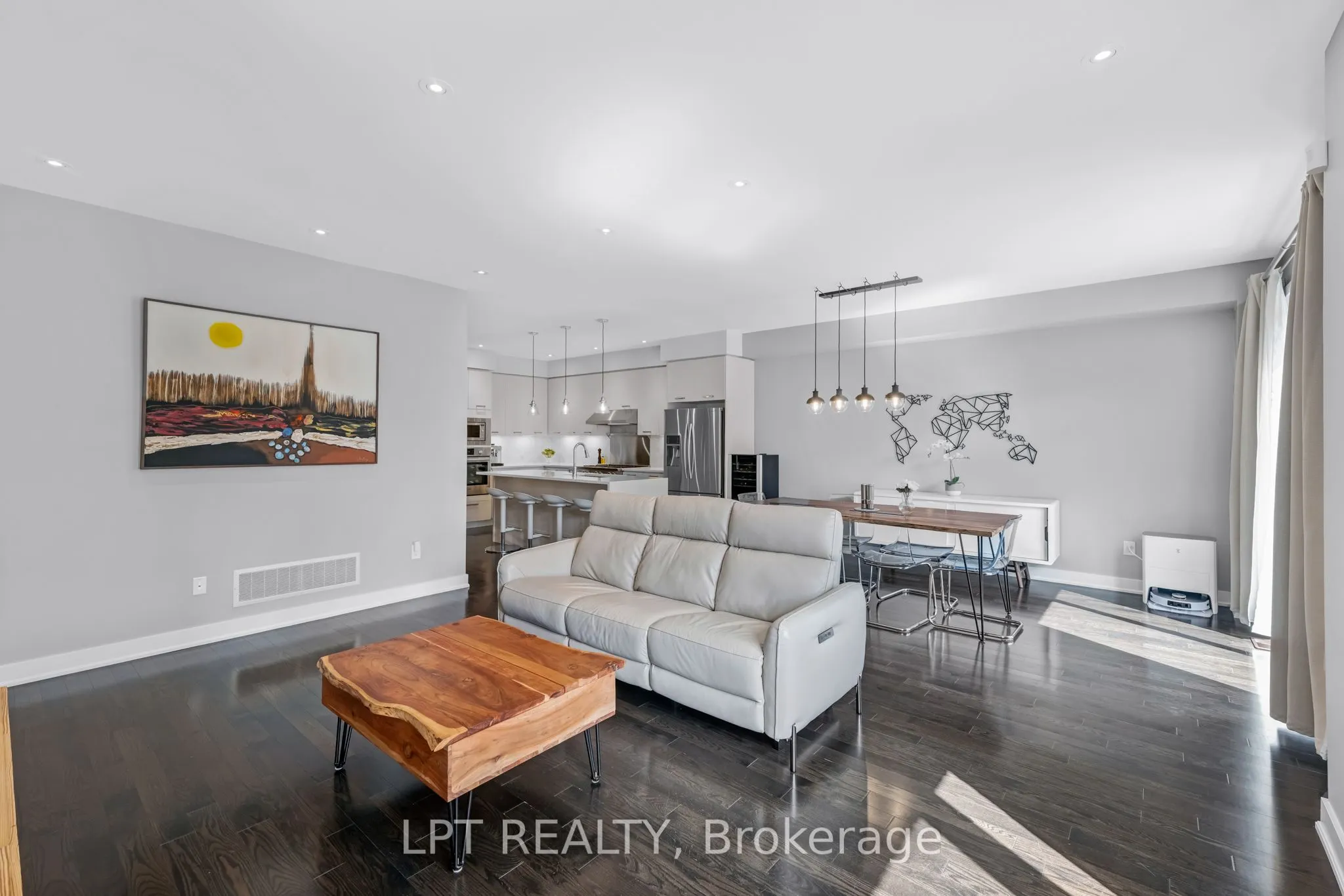 21 Helliwell Crescent