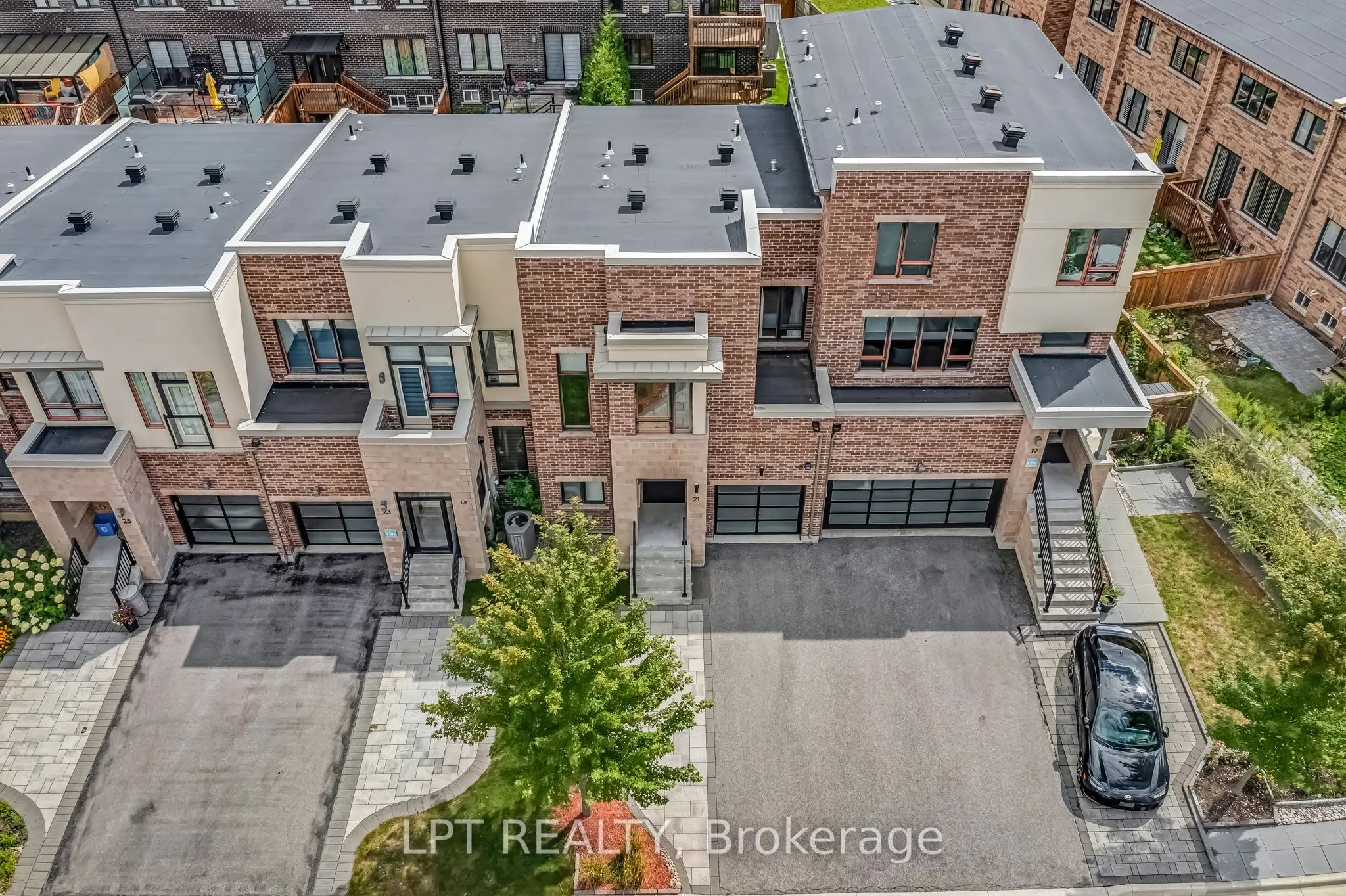 21 Helliwell Crescent