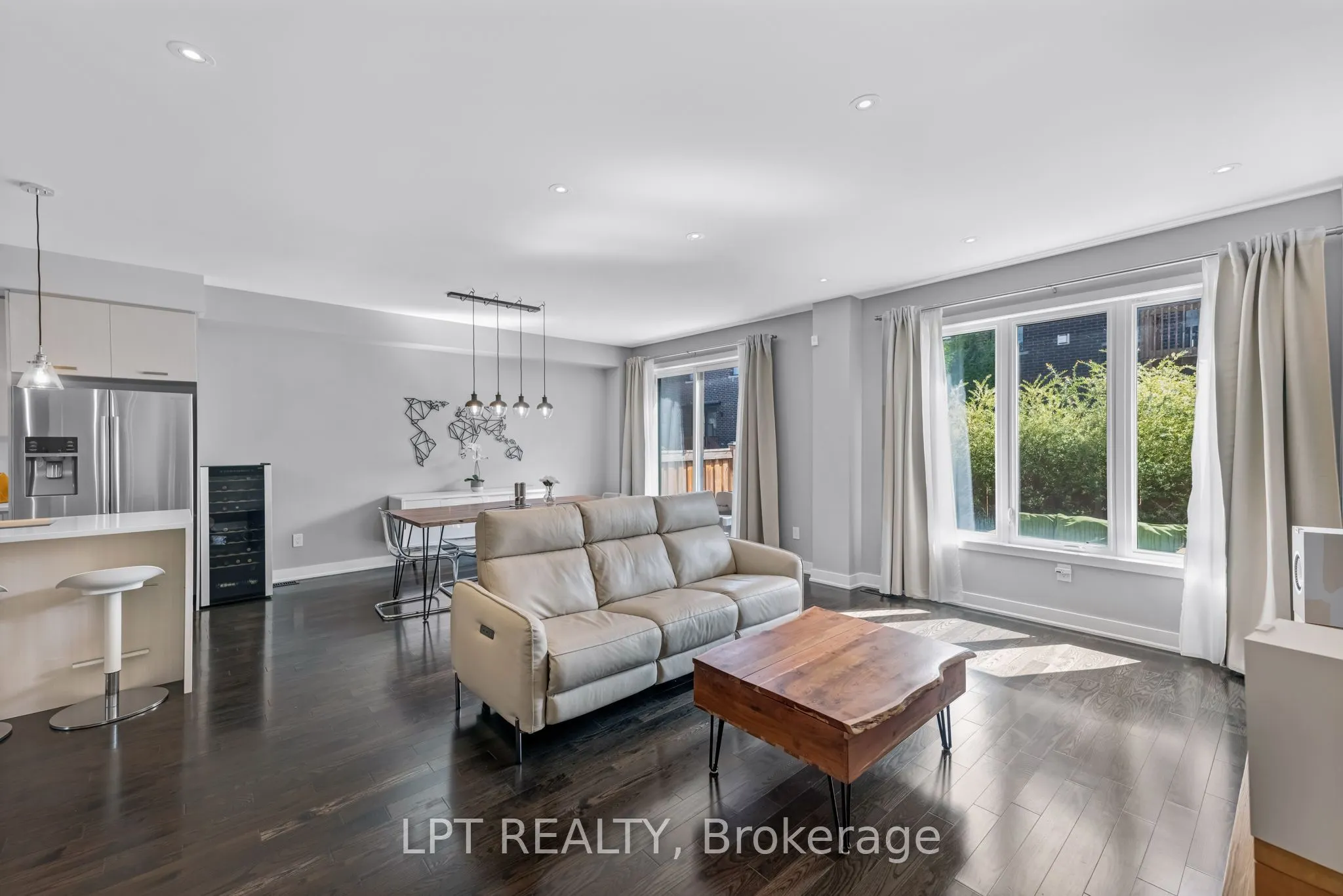 21 Helliwell Crescent