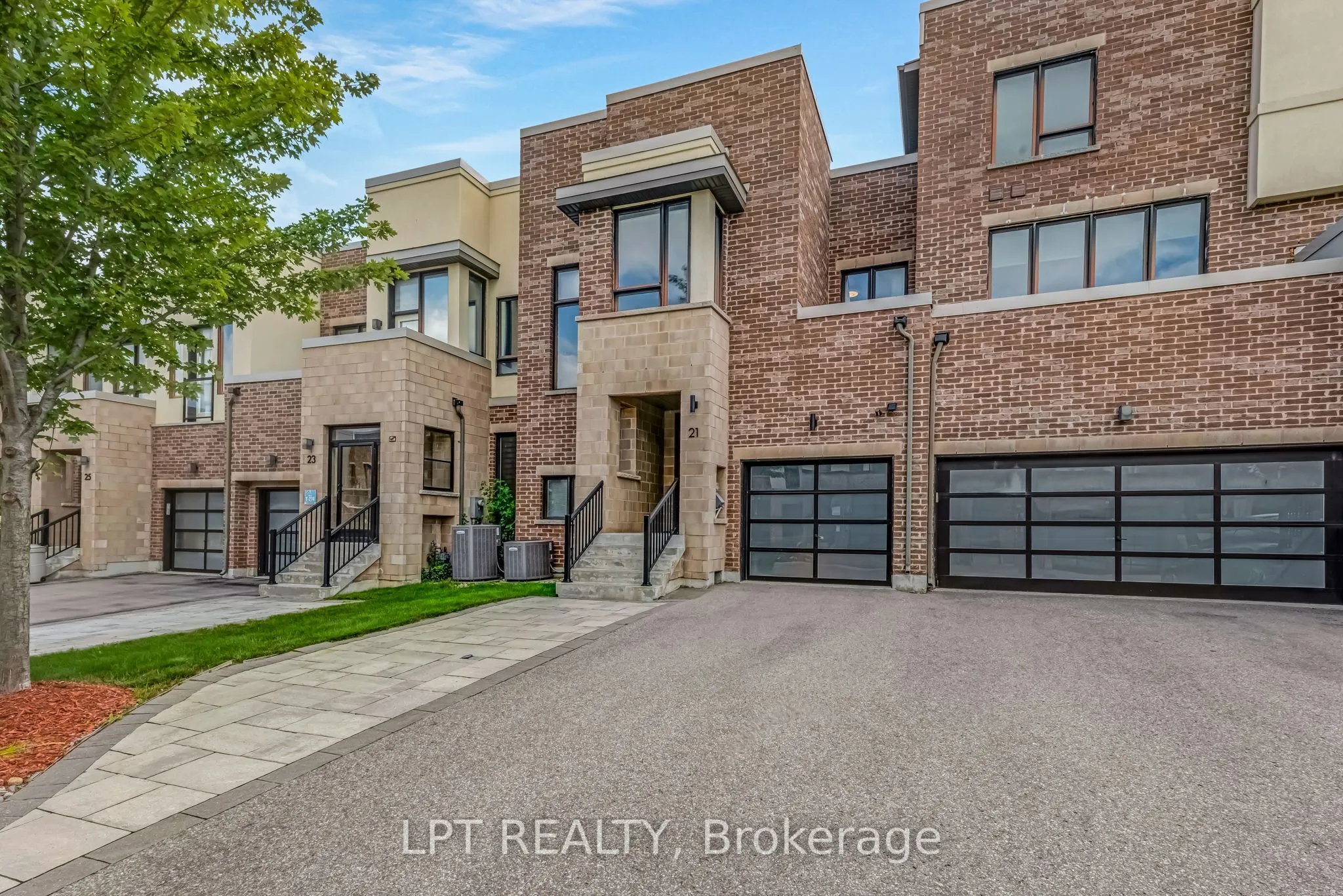 21 Helliwell Crescent