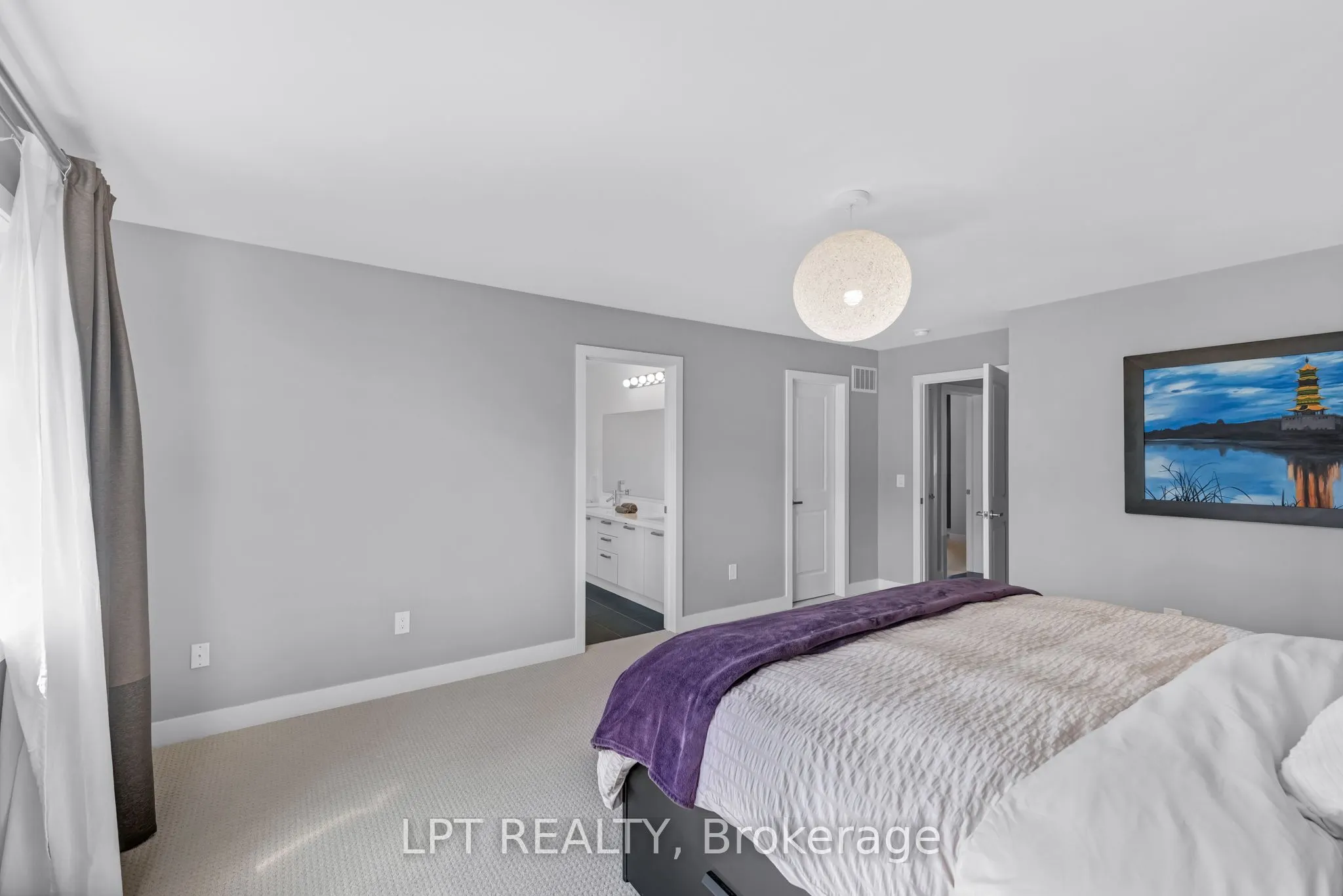 21 Helliwell Crescent