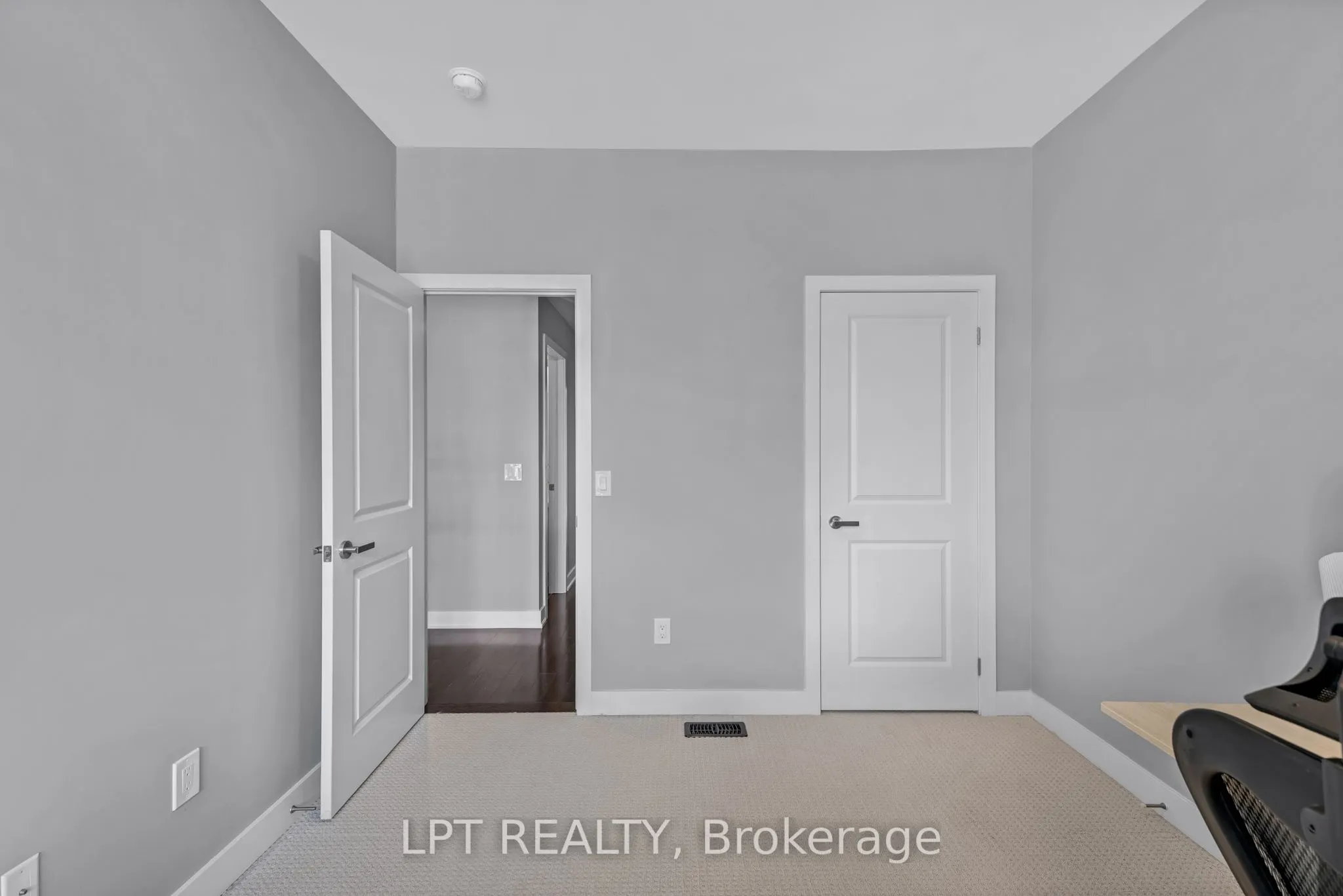 21 Helliwell Crescent