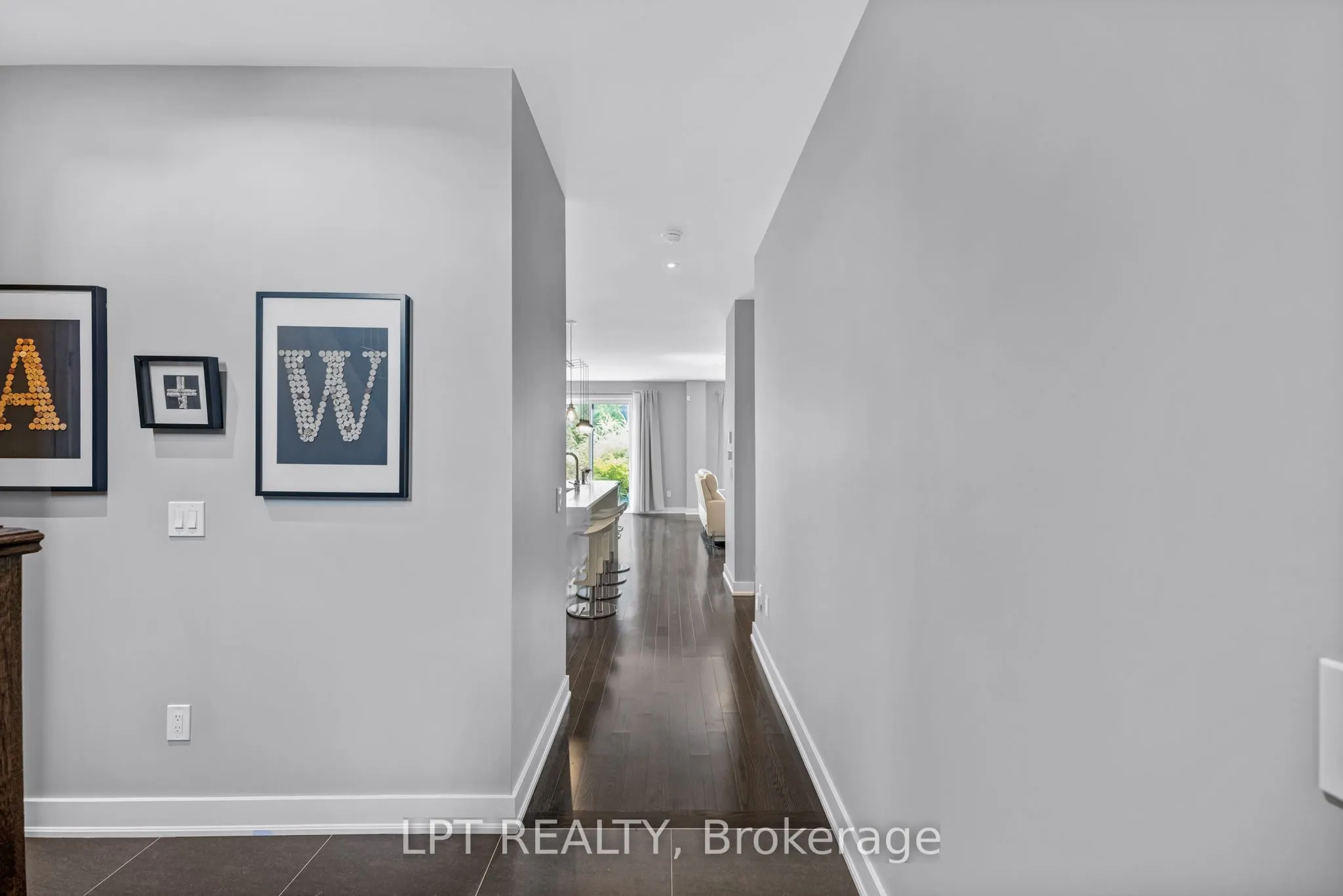 21 Helliwell Crescent