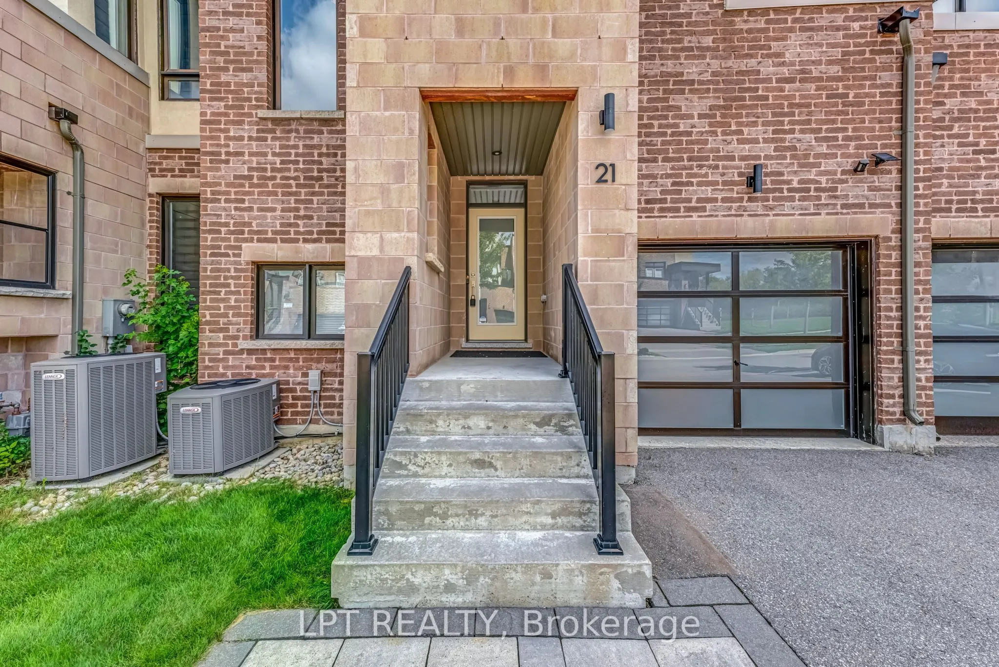 21 Helliwell Crescent