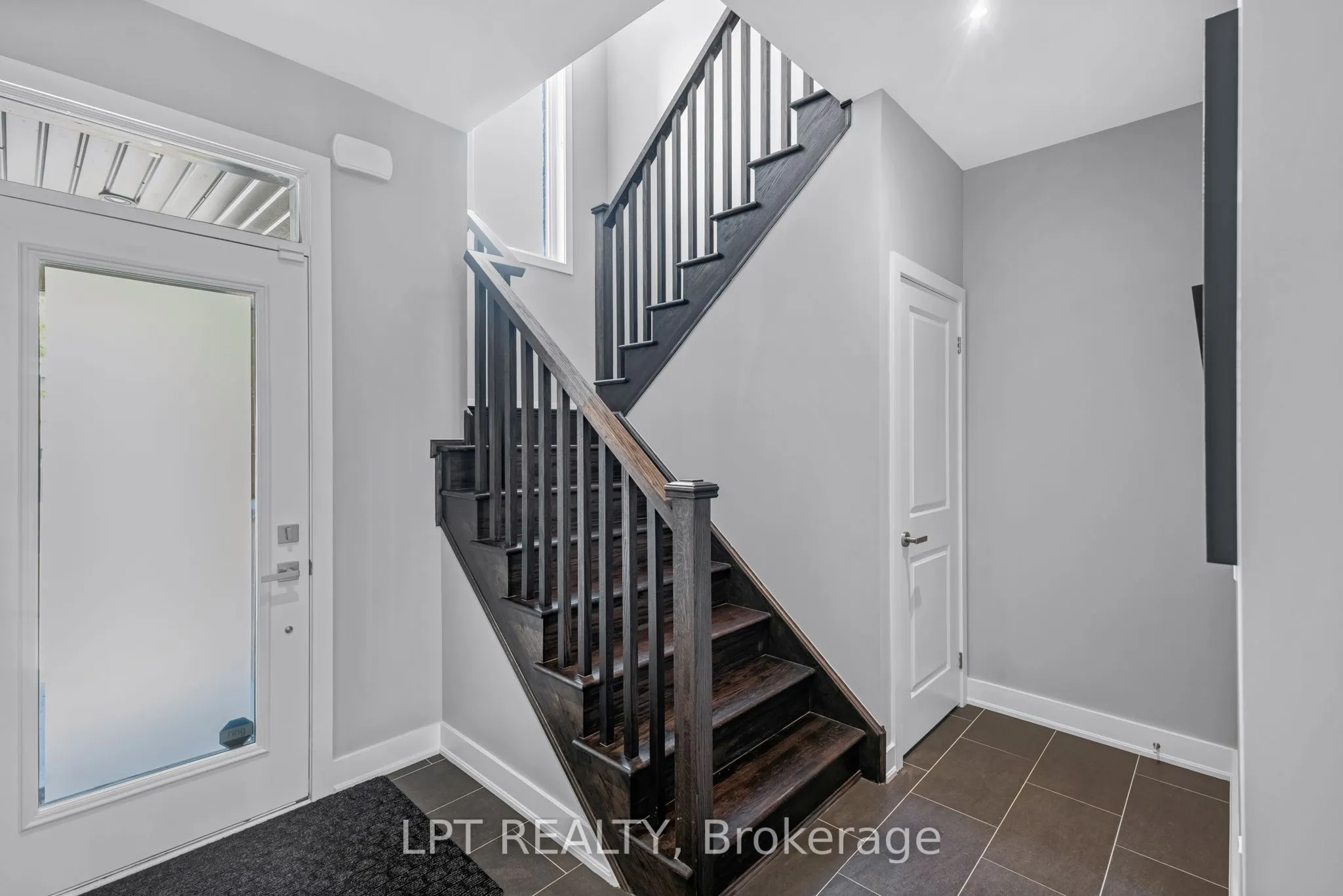 21 Helliwell Crescent