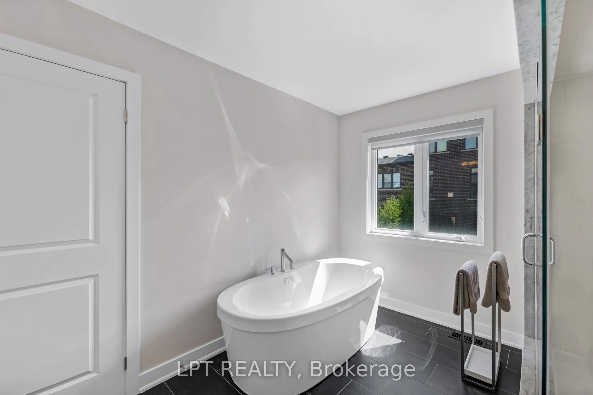 21 Helliwell Crescent