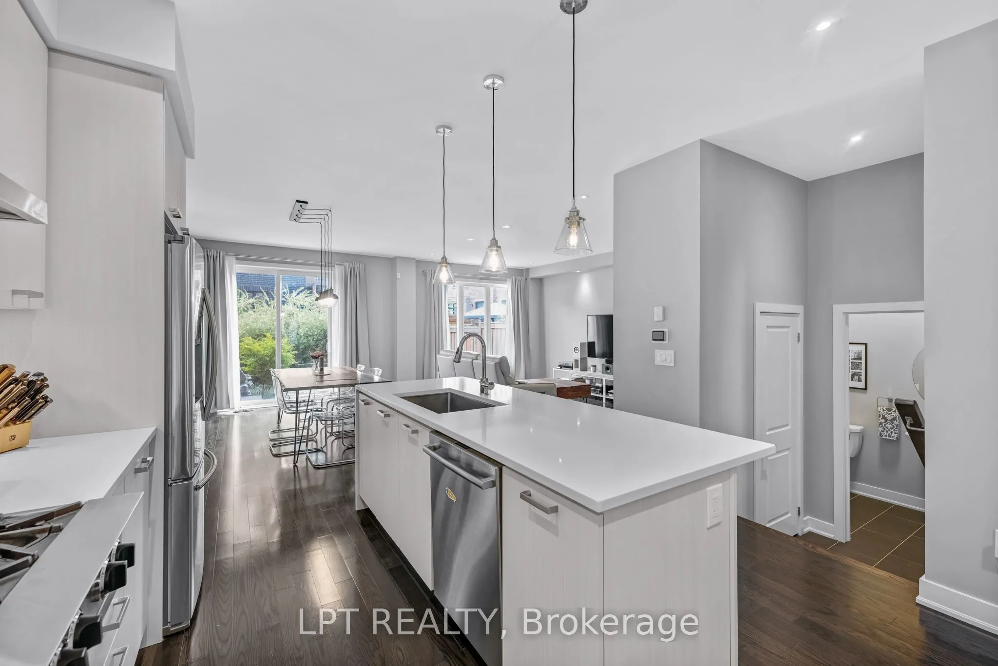 21 Helliwell Crescent