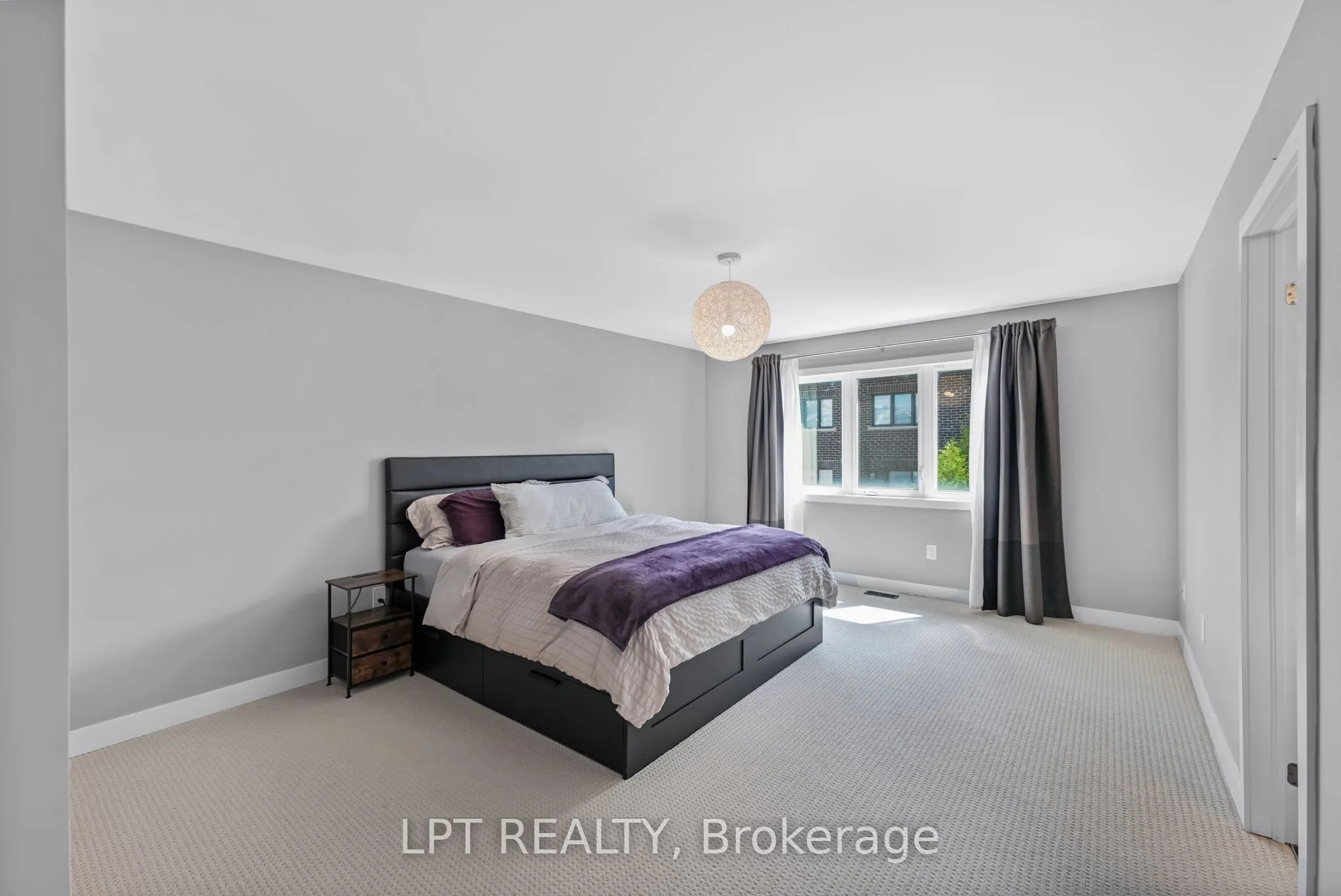 21 Helliwell Crescent