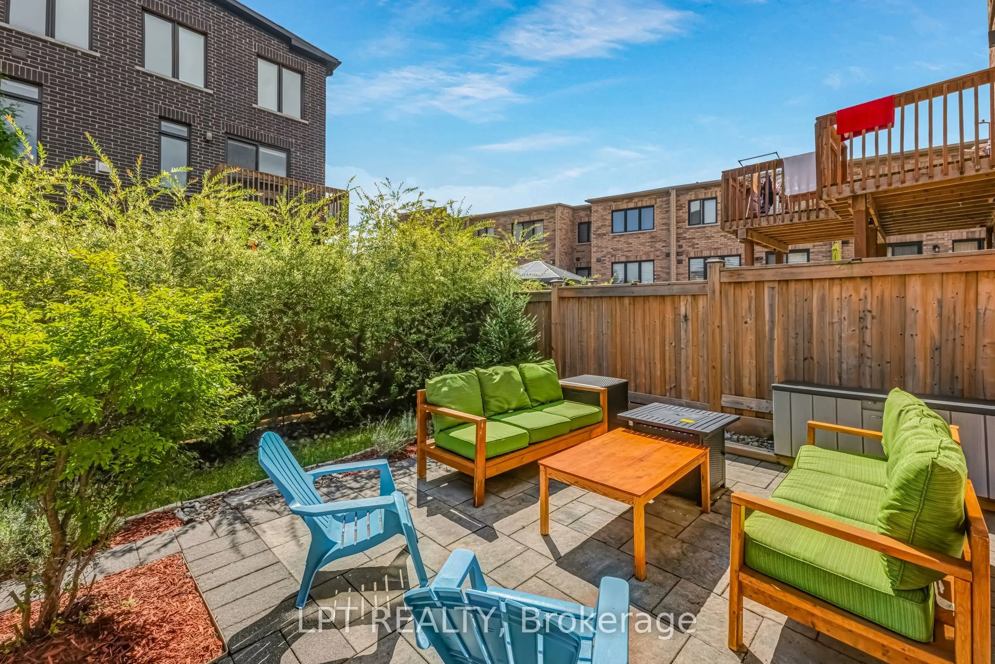 21 Helliwell Crescent