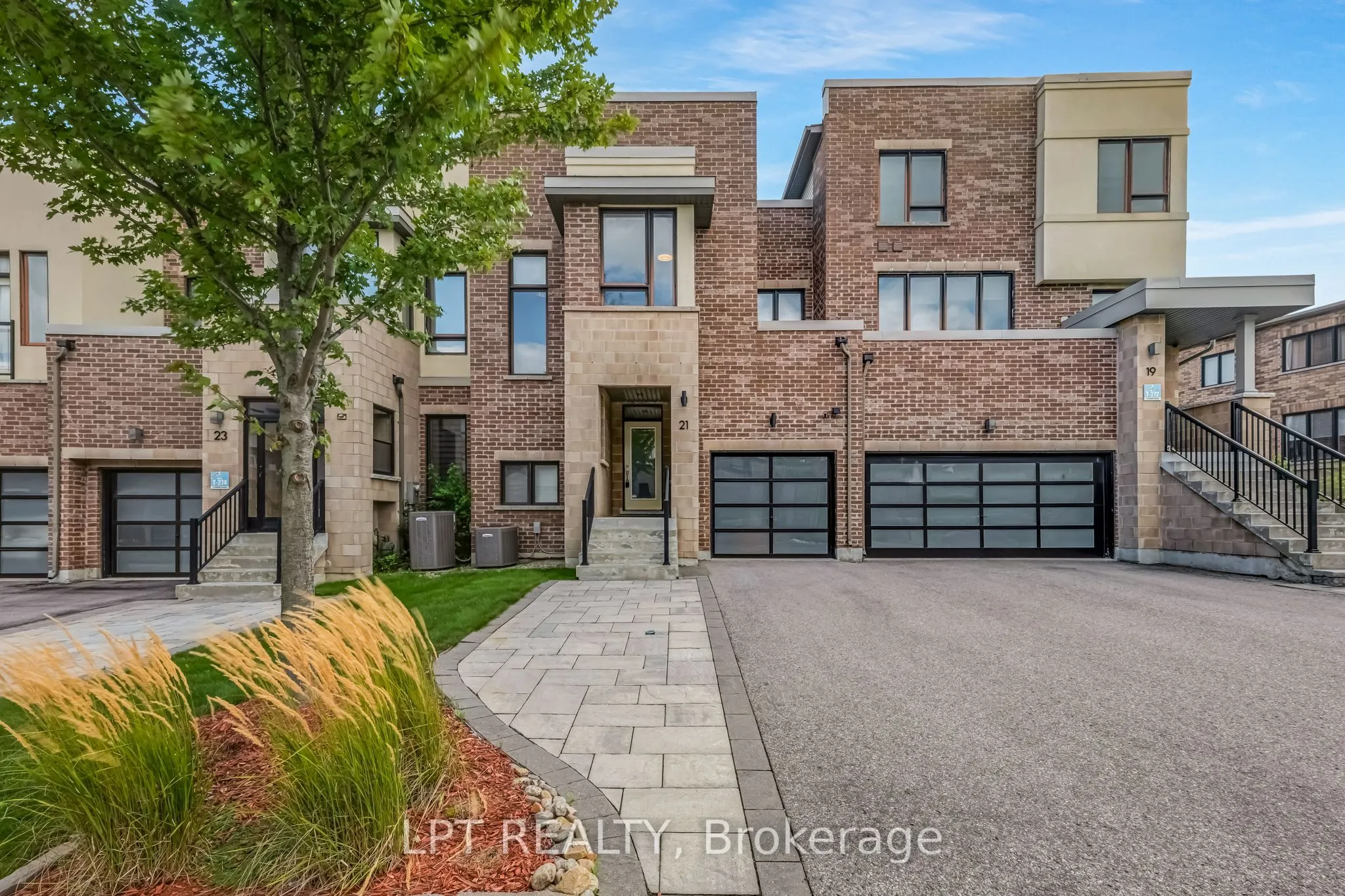 21 Helliwell Crescent