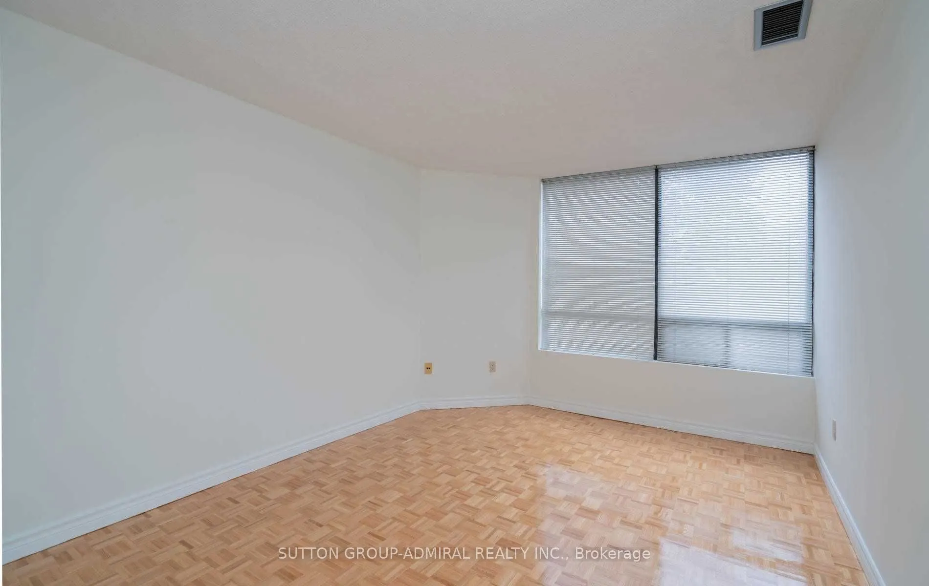 7460 Bathurst Street, #102