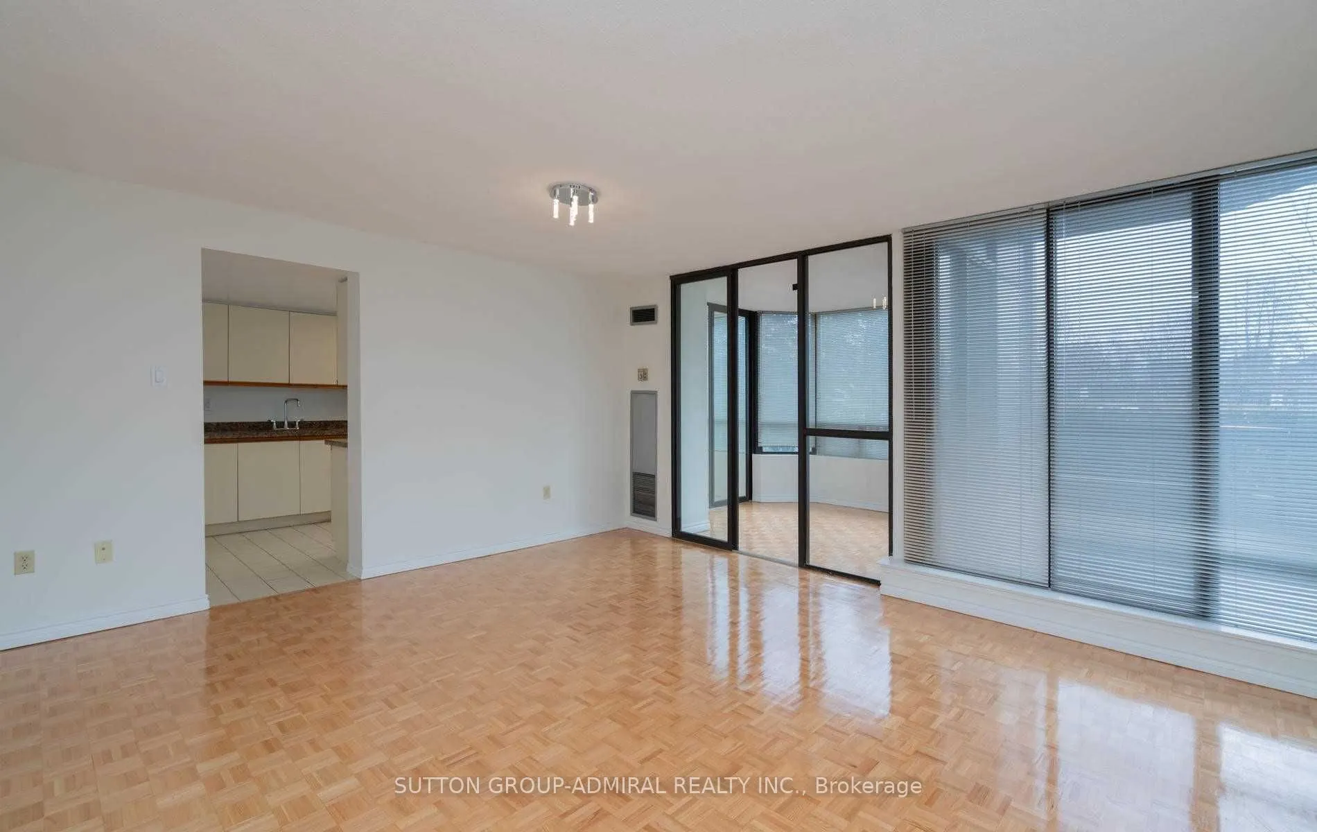 7460 Bathurst Street, #102