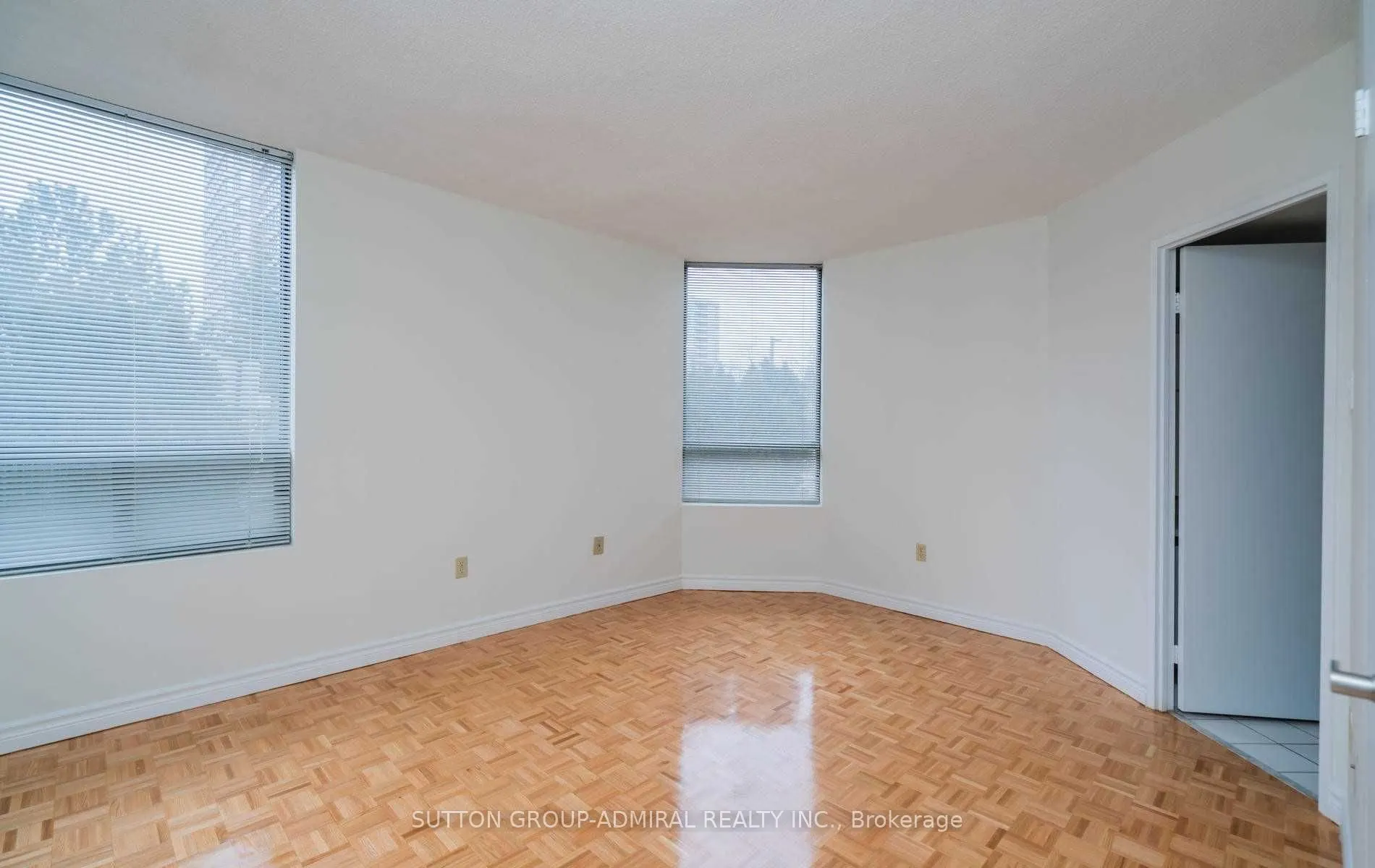 7460 Bathurst Street, #102