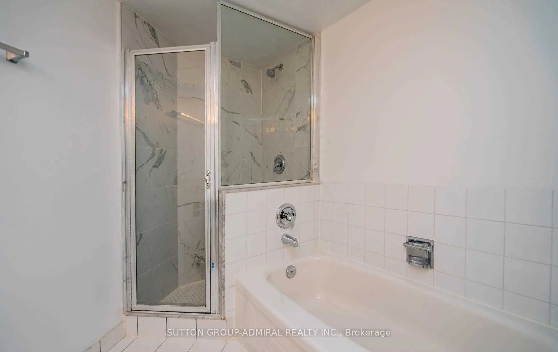 7460 Bathurst Street, #102