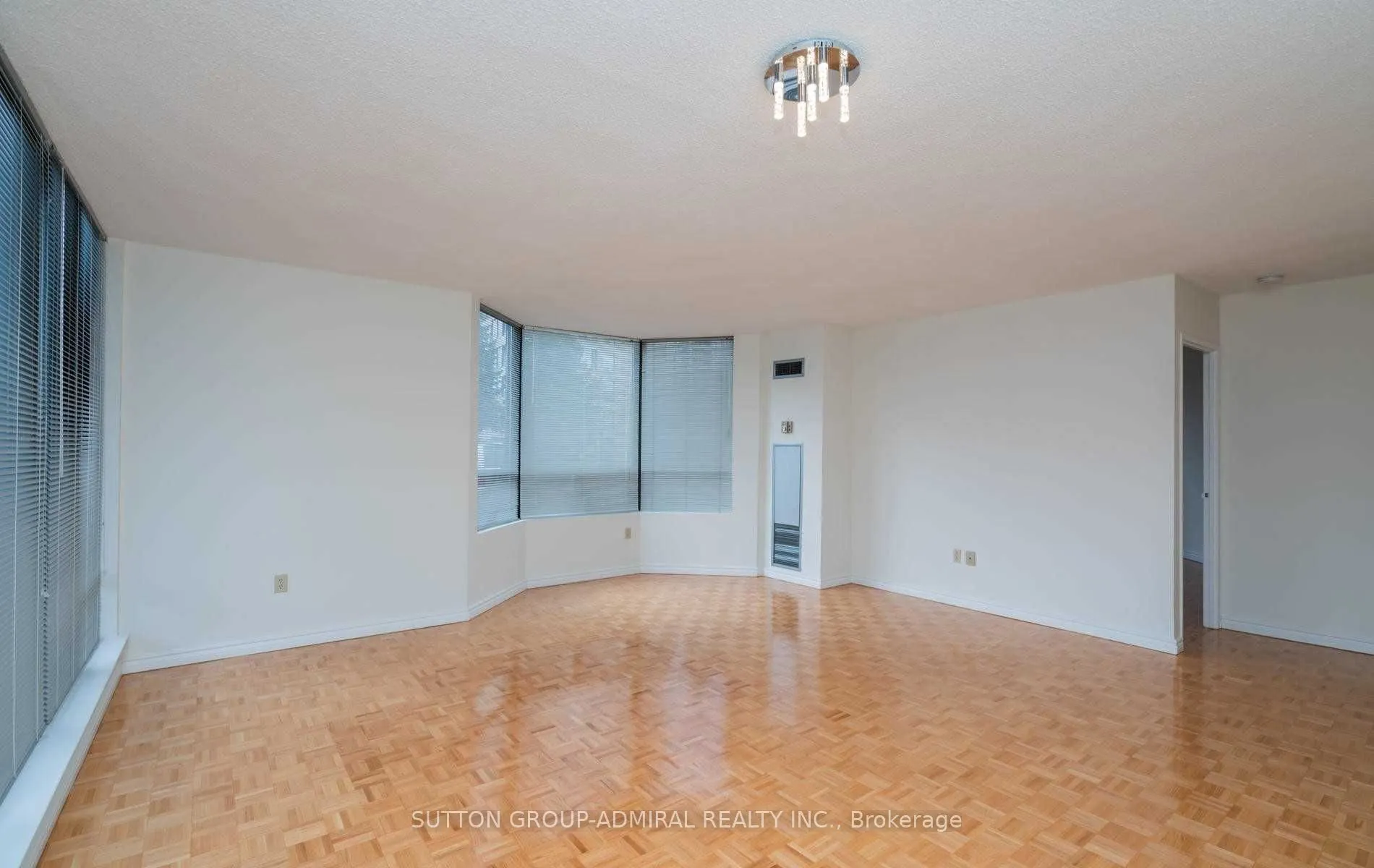 7460 Bathurst Street, #102
