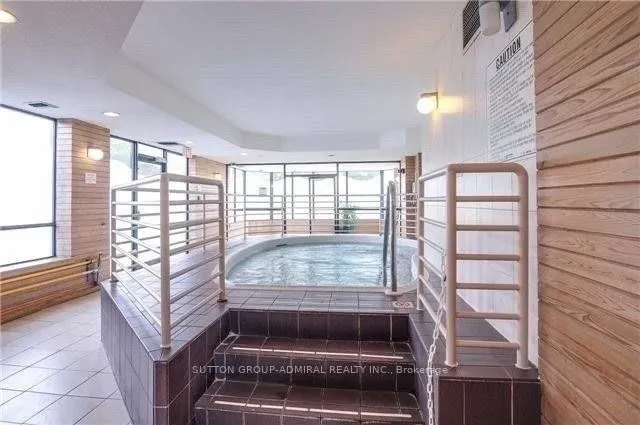 7460 Bathurst Street, #102