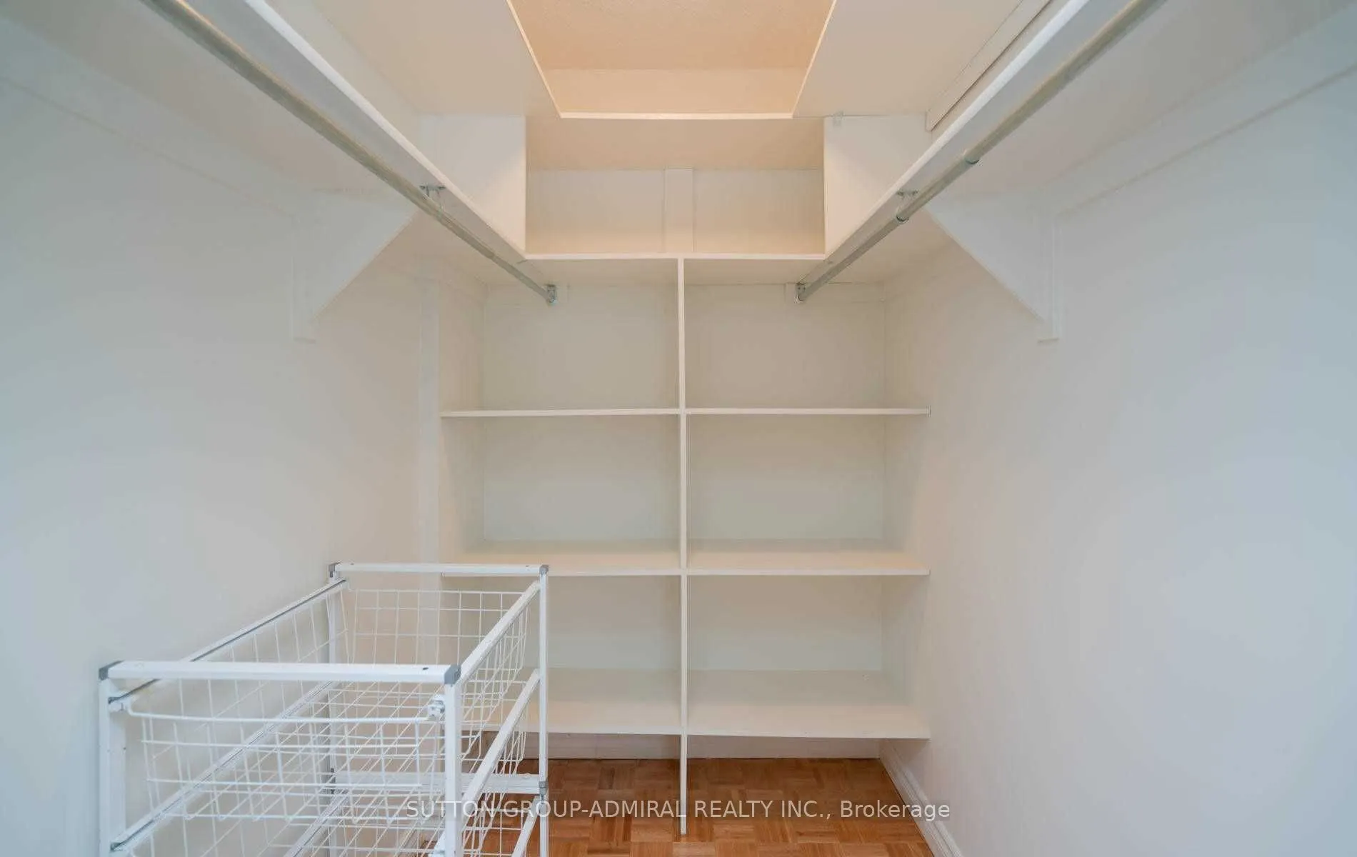 7460 Bathurst Street, #102