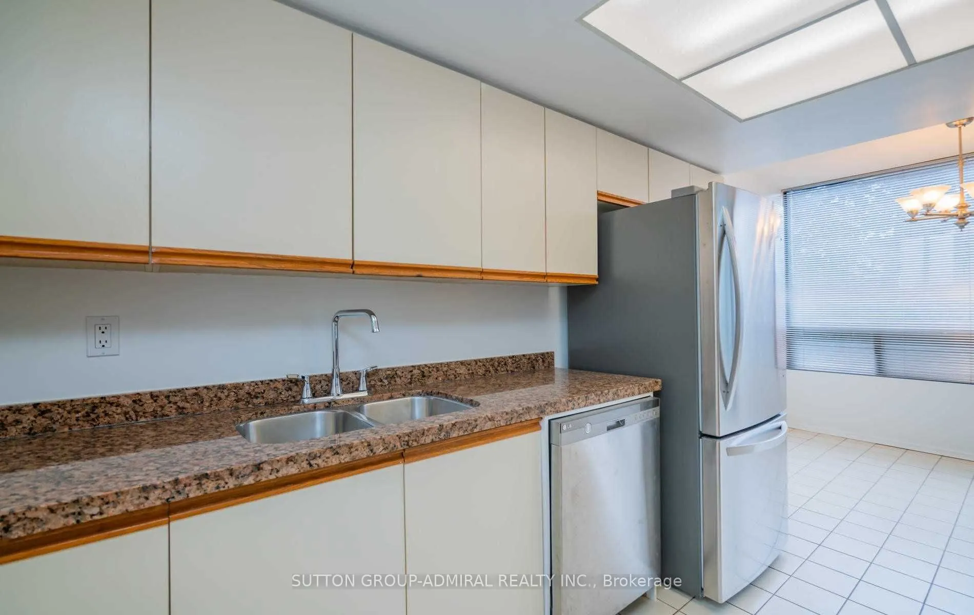7460 Bathurst Street, #102