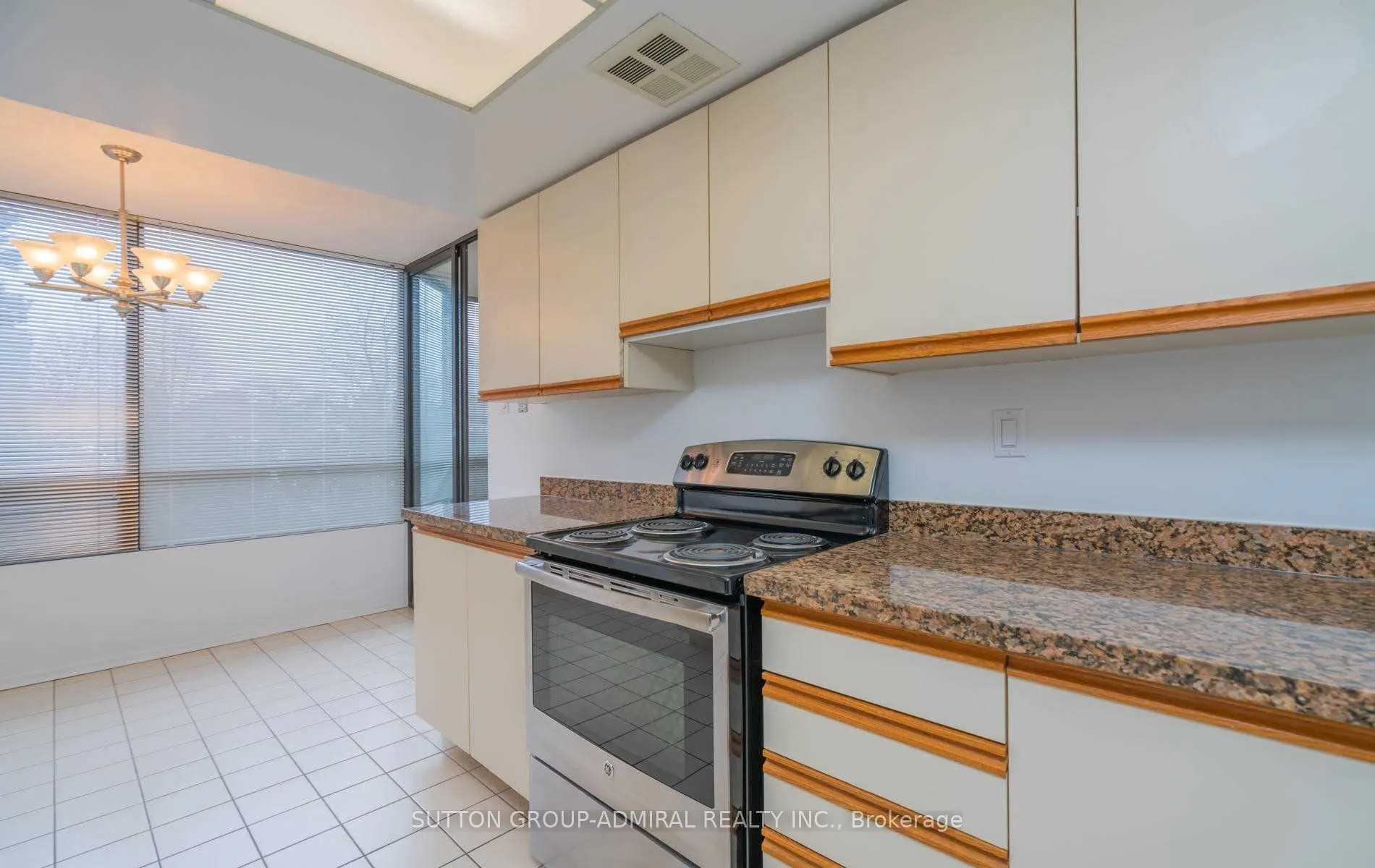 7460 Bathurst Street, #102