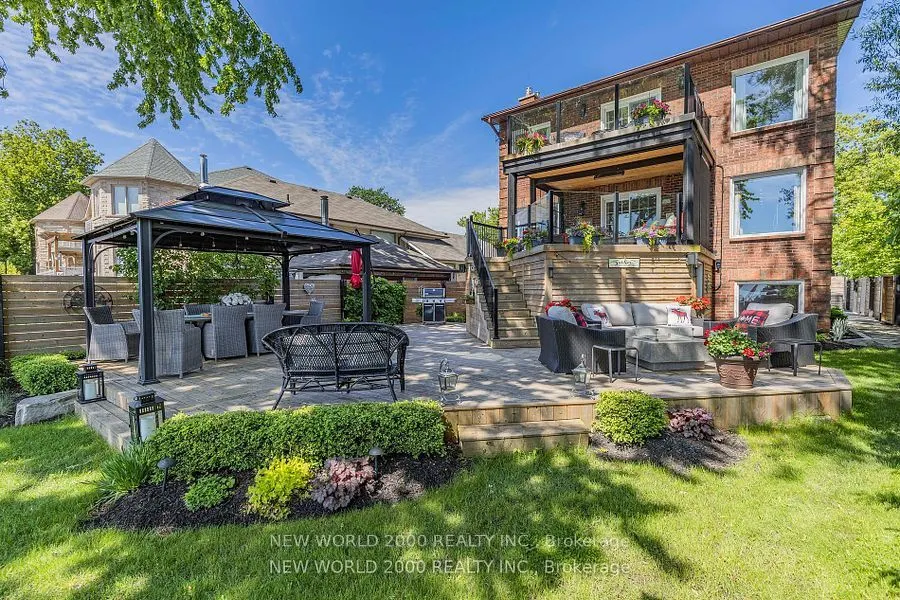245 Lakeland Crescent