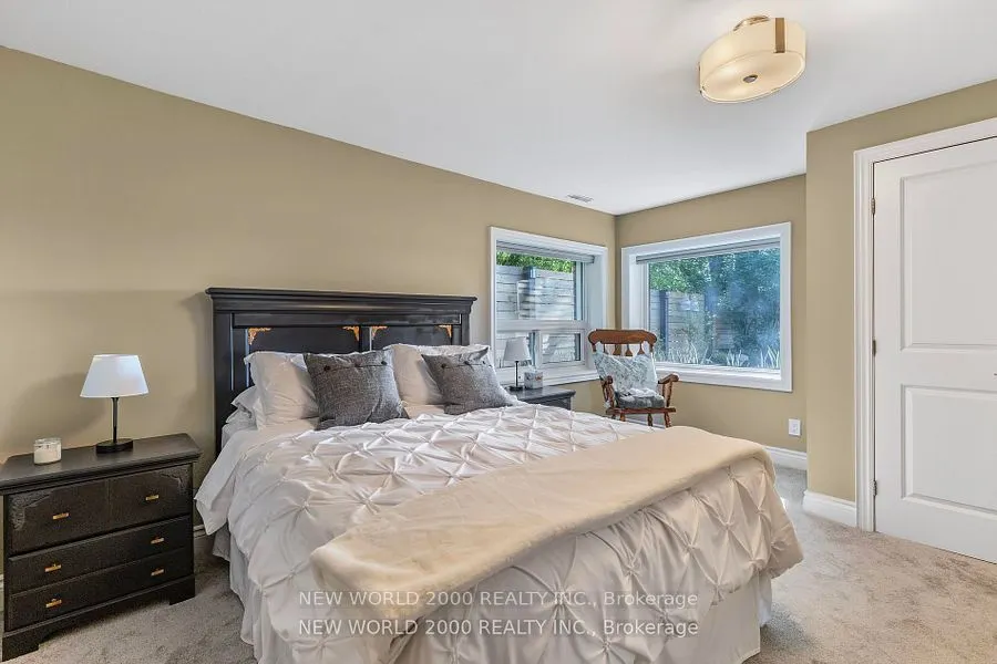 245 Lakeland Crescent