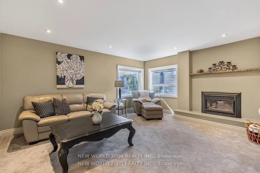 245 Lakeland Crescent