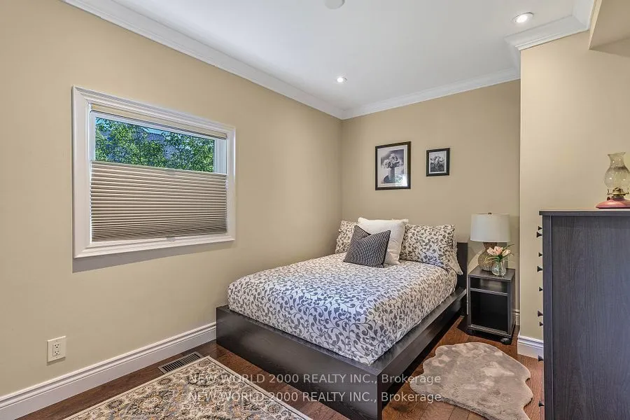 245 Lakeland Crescent