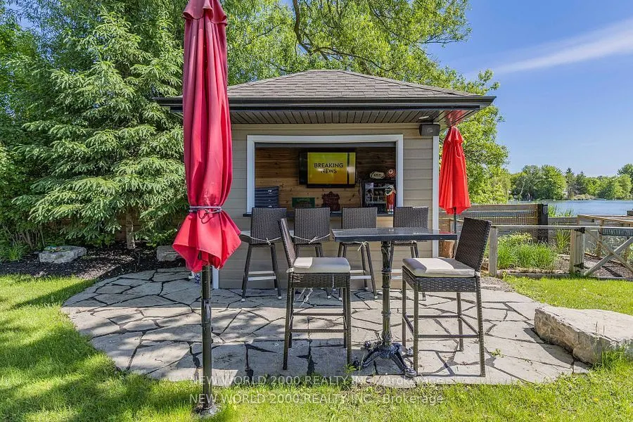 245 Lakeland Crescent