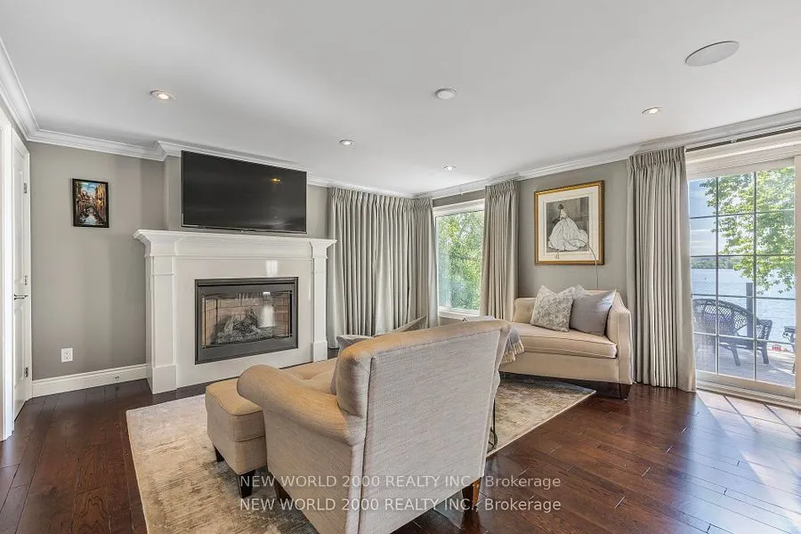 245 Lakeland Crescent