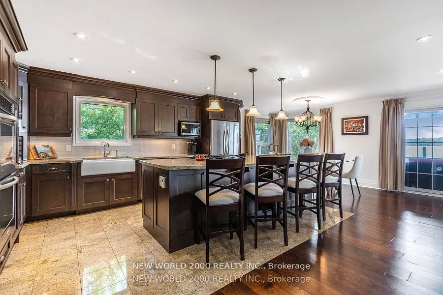 245 Lakeland Crescent