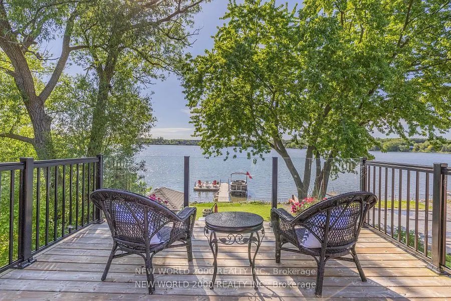 245 Lakeland Crescent