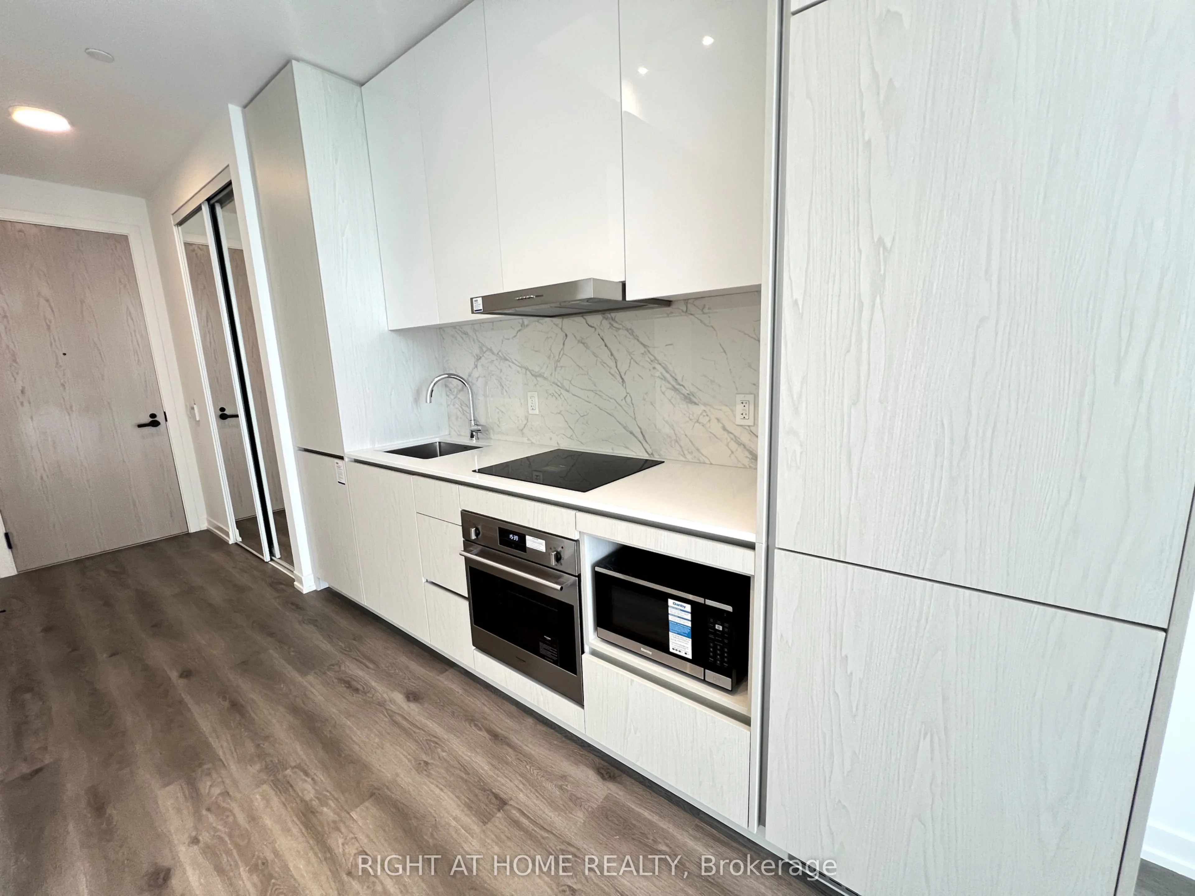 28 Interchange Way, #3116