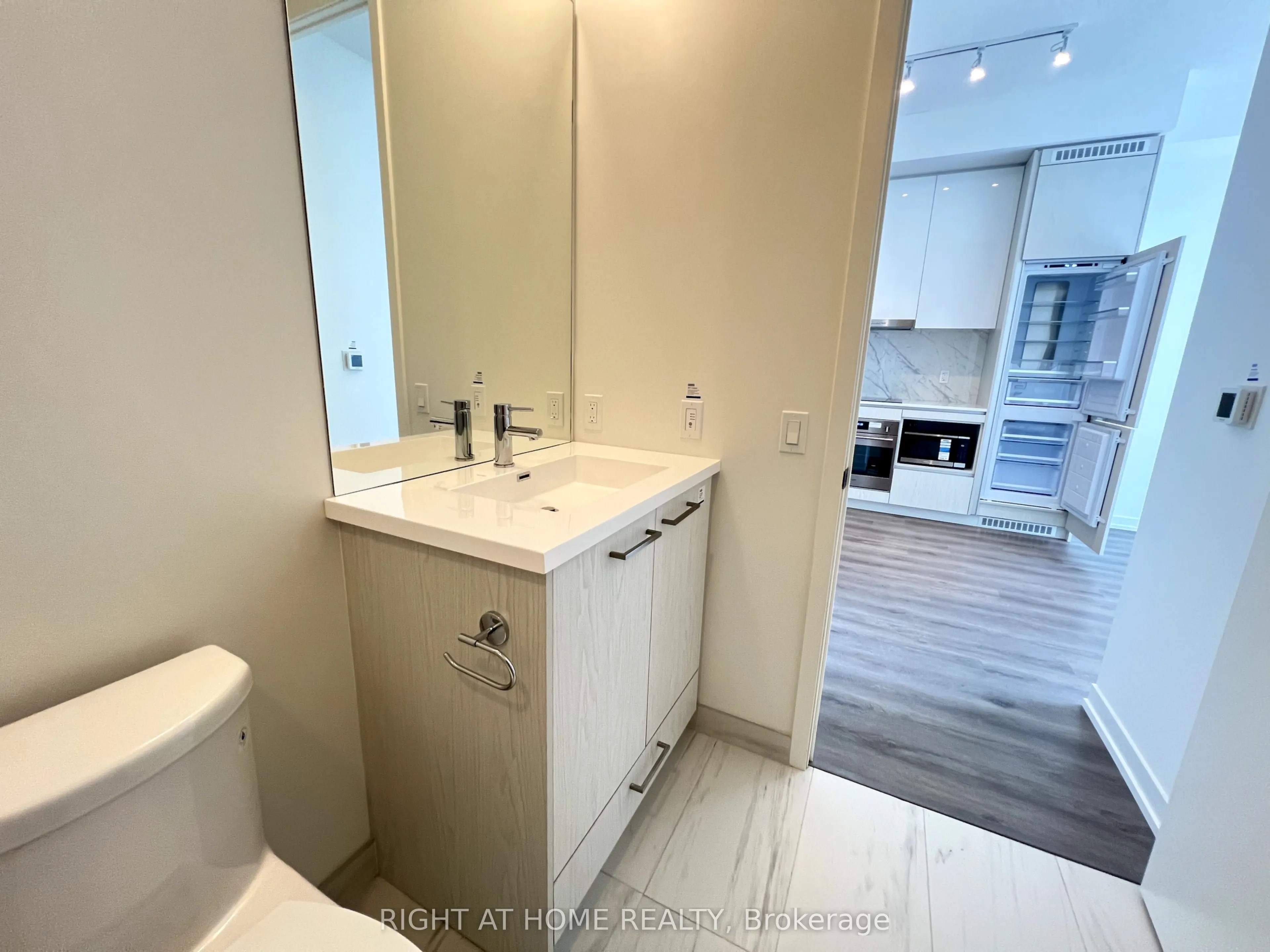 28 Interchange Way, #3116