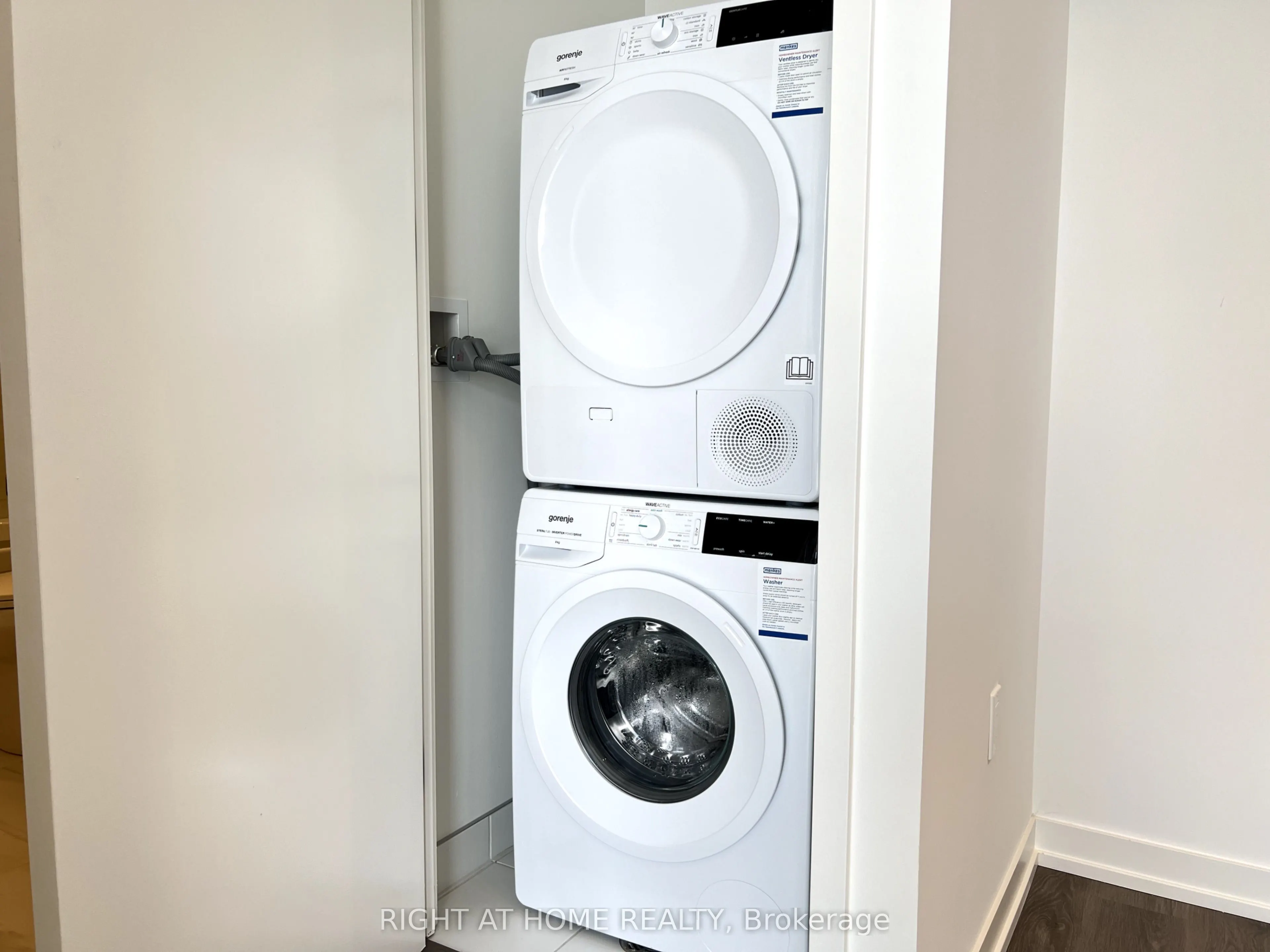 28 Interchange Way, #3116