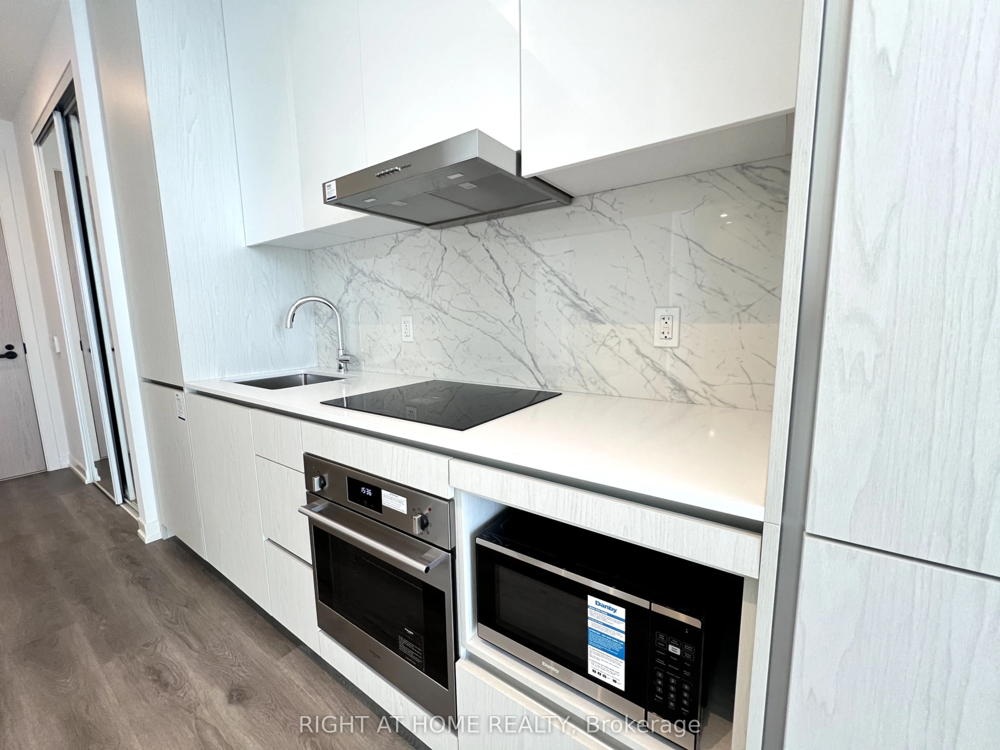28 Interchange Way, #3116